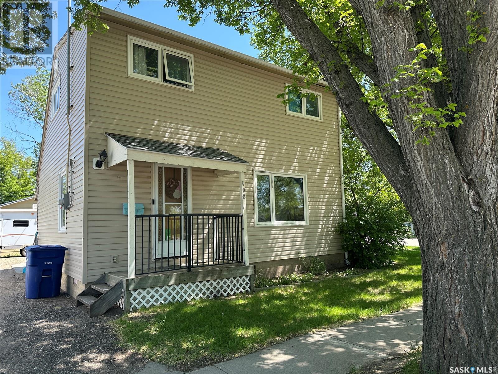 102 9th Street Ne, Weyburn, Saskatchewan  S4H 1E7 - Photo 27 - SK007456