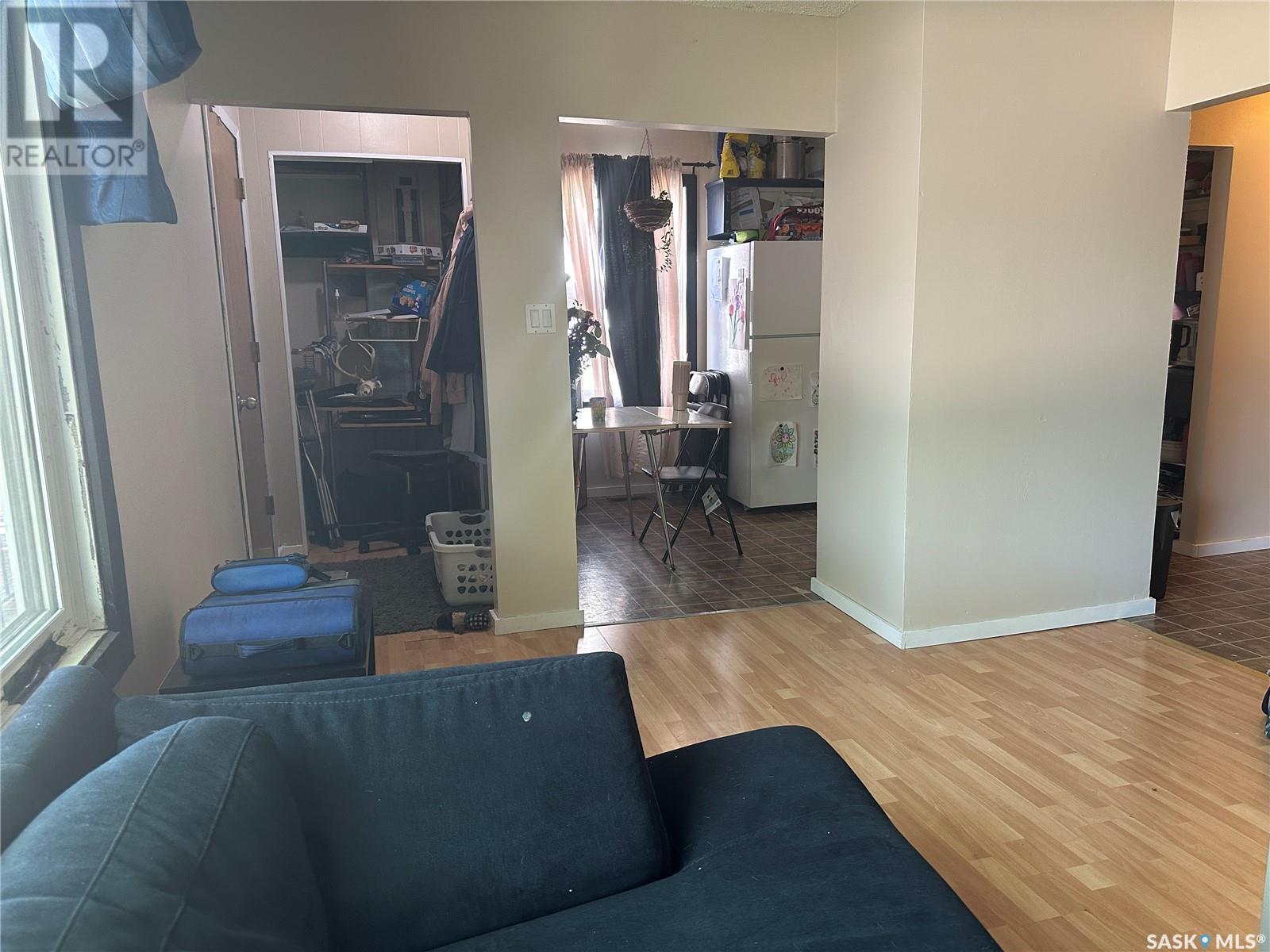 102 9th Street Ne, Weyburn, Saskatchewan  S4H 1E7 - Photo 5 - SK007456