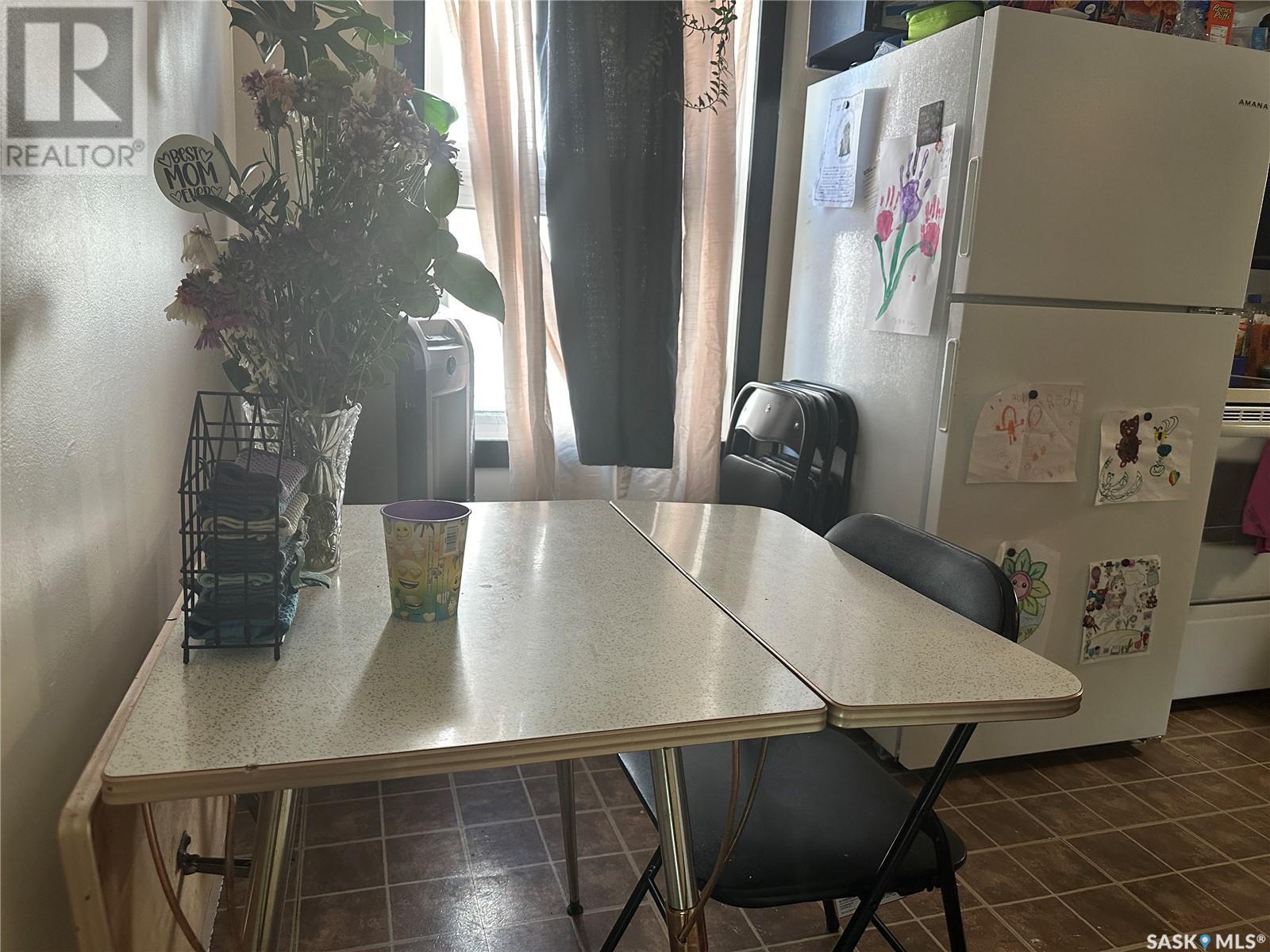 102 9th Street Ne, Weyburn, Saskatchewan  S4H 1E7 - Photo 6 - SK007456