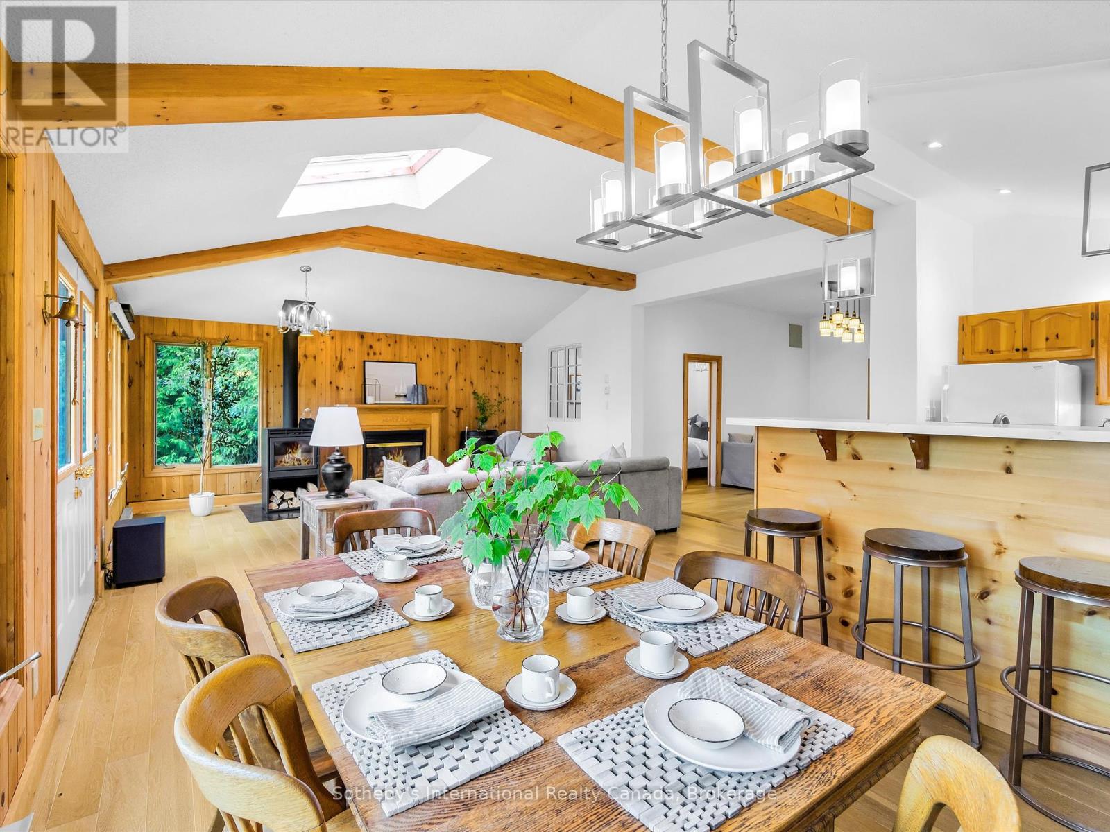 1093 Glenmount Road, Lake Of Bays, Ontario  P0B 1A0 - Photo 3 - X12179749