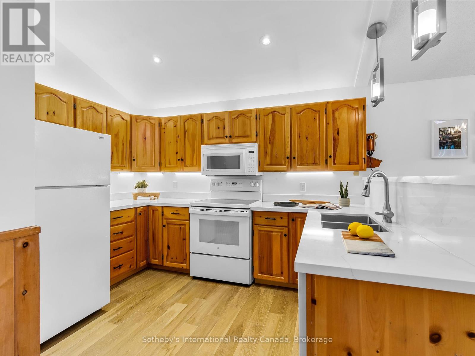 1093 Glenmount Road, Lake Of Bays, Ontario  P0B 1A0 - Photo 18 - X12179749