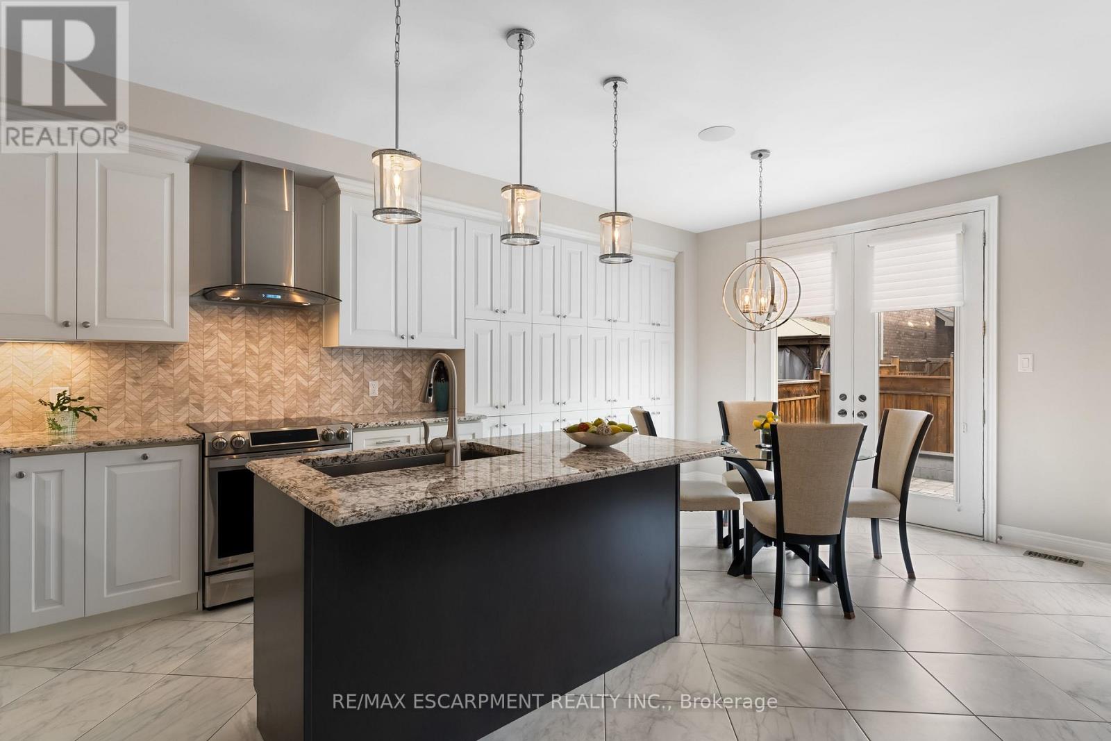 129 Fingland Crescent, Hamilton (Waterdown), Ontario  L8B 0S7 - Photo 17 - X12127347