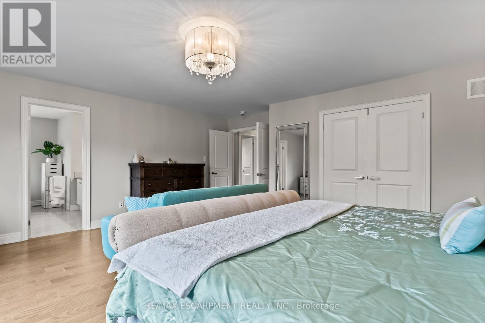 129 Fingland Crescent, Hamilton (Waterdown), Ontario  L8B 0S7 - Photo 28 - X12127347