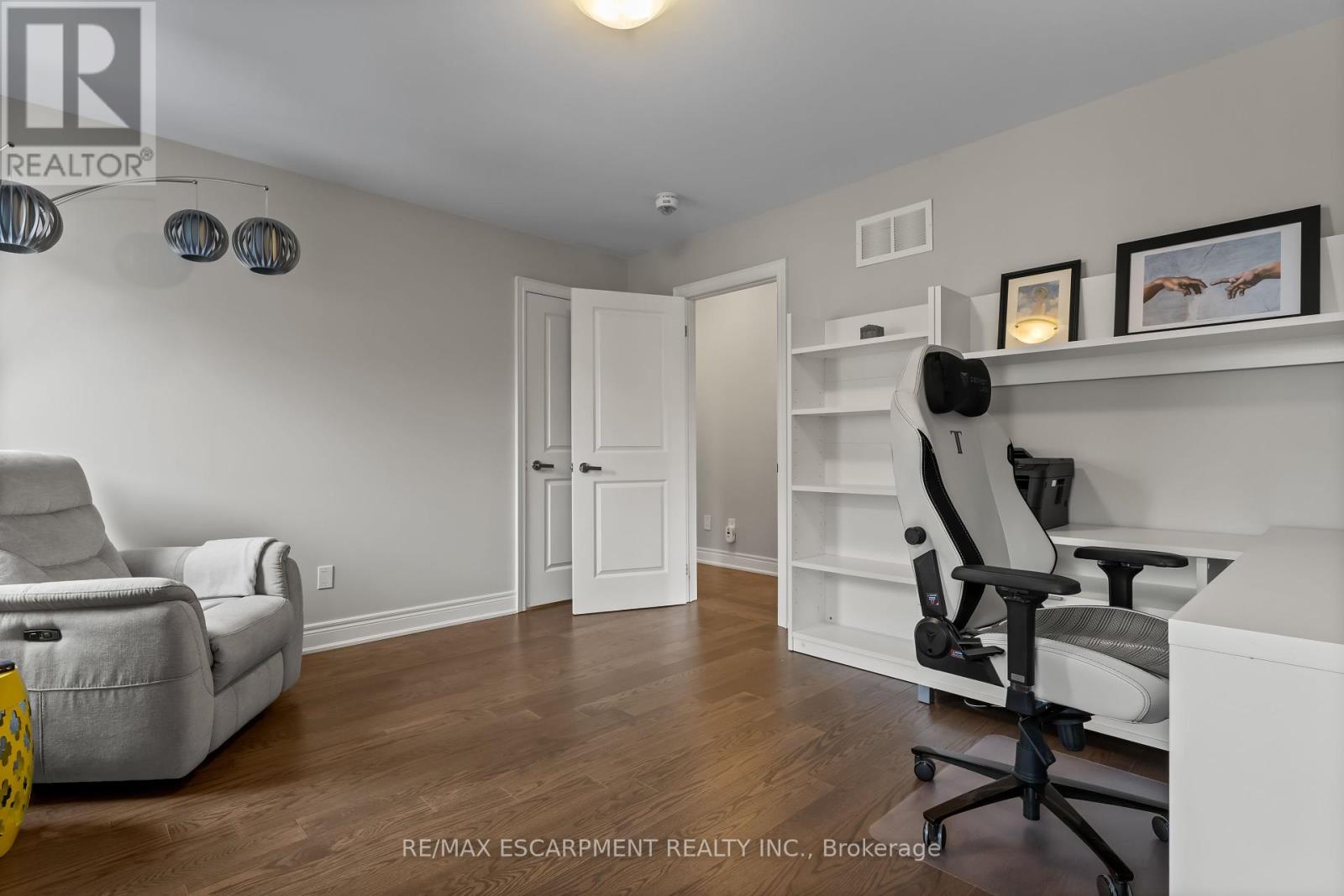129 Fingland Crescent, Hamilton (Waterdown), Ontario  L8B 0S7 - Photo 38 - X12127347