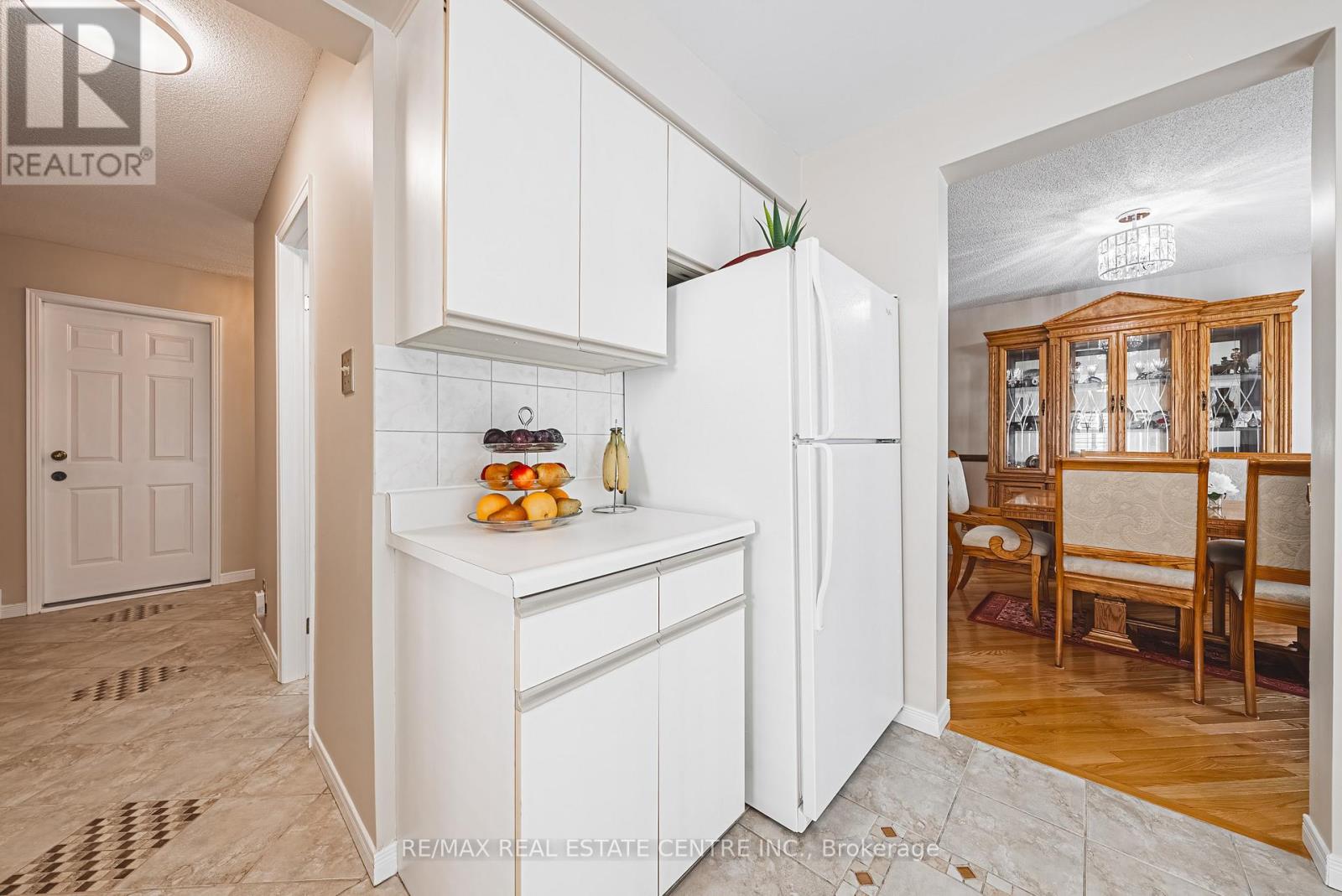27 Westchester Drive, Kitchener, Ontario  N2B 3M7 - Photo 16 - X12165304