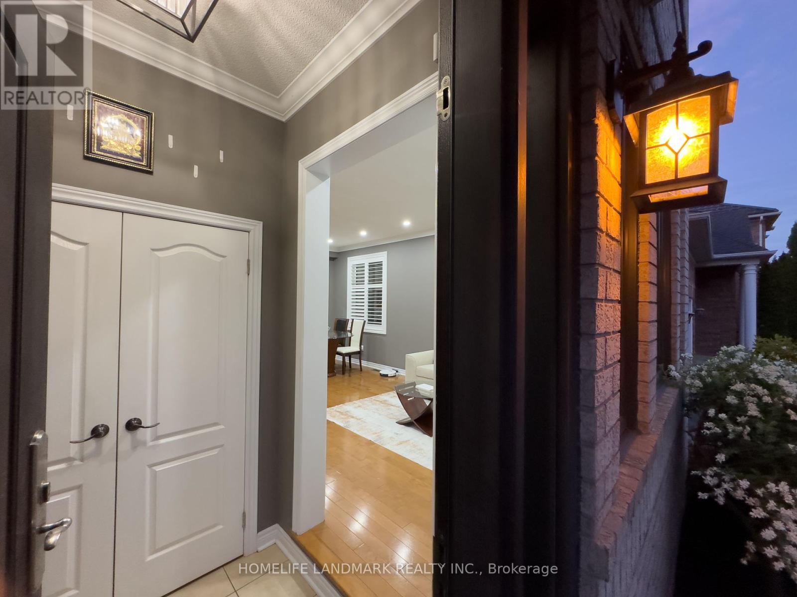 2236 Glazebrook Circle, Oakville, Ontario  L6M 5B5 - Photo 4 - W12179671