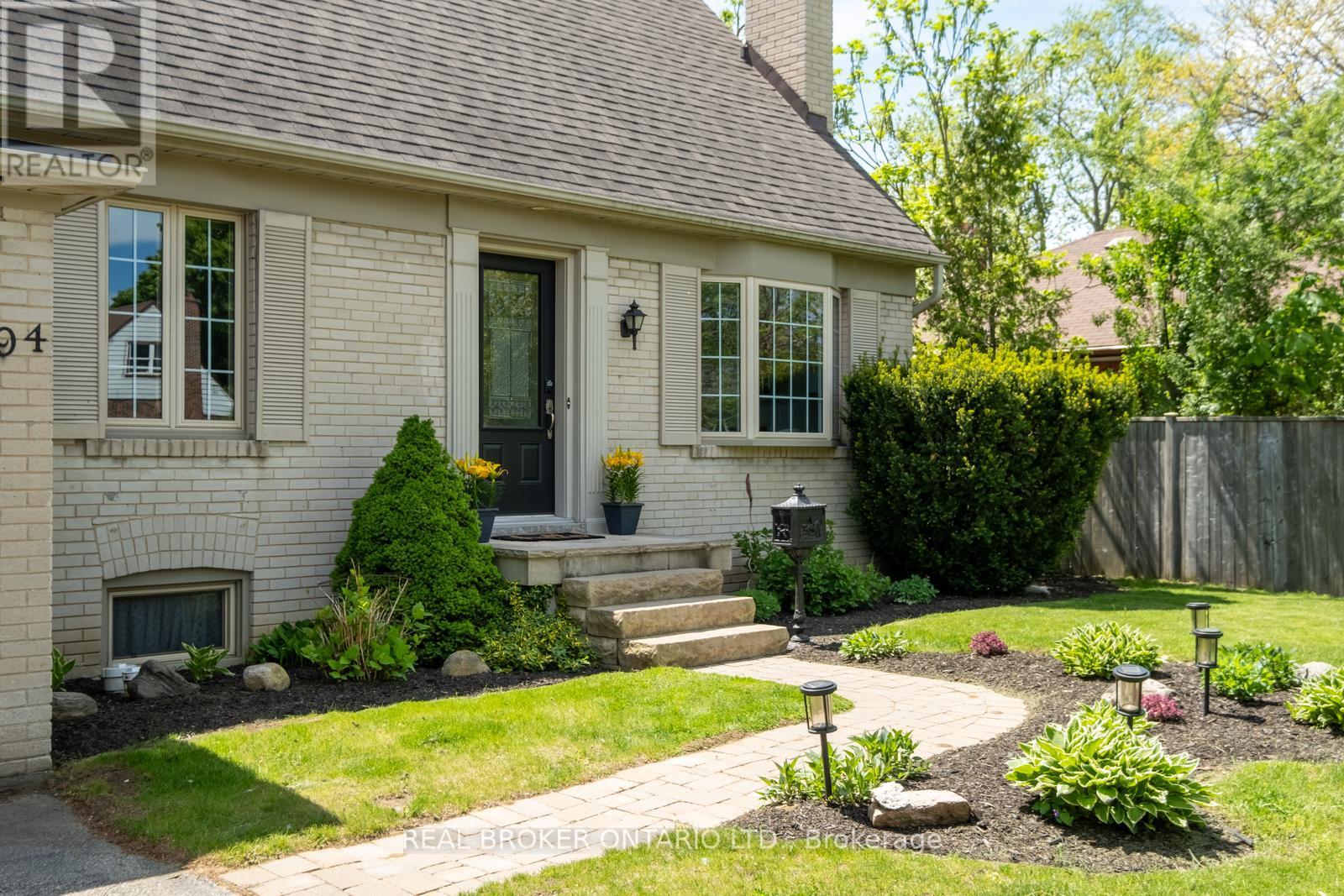 2194 Wedgewood Road, Mississauga, Ontario  L4Y 1V8 - Photo 3 - W12179680