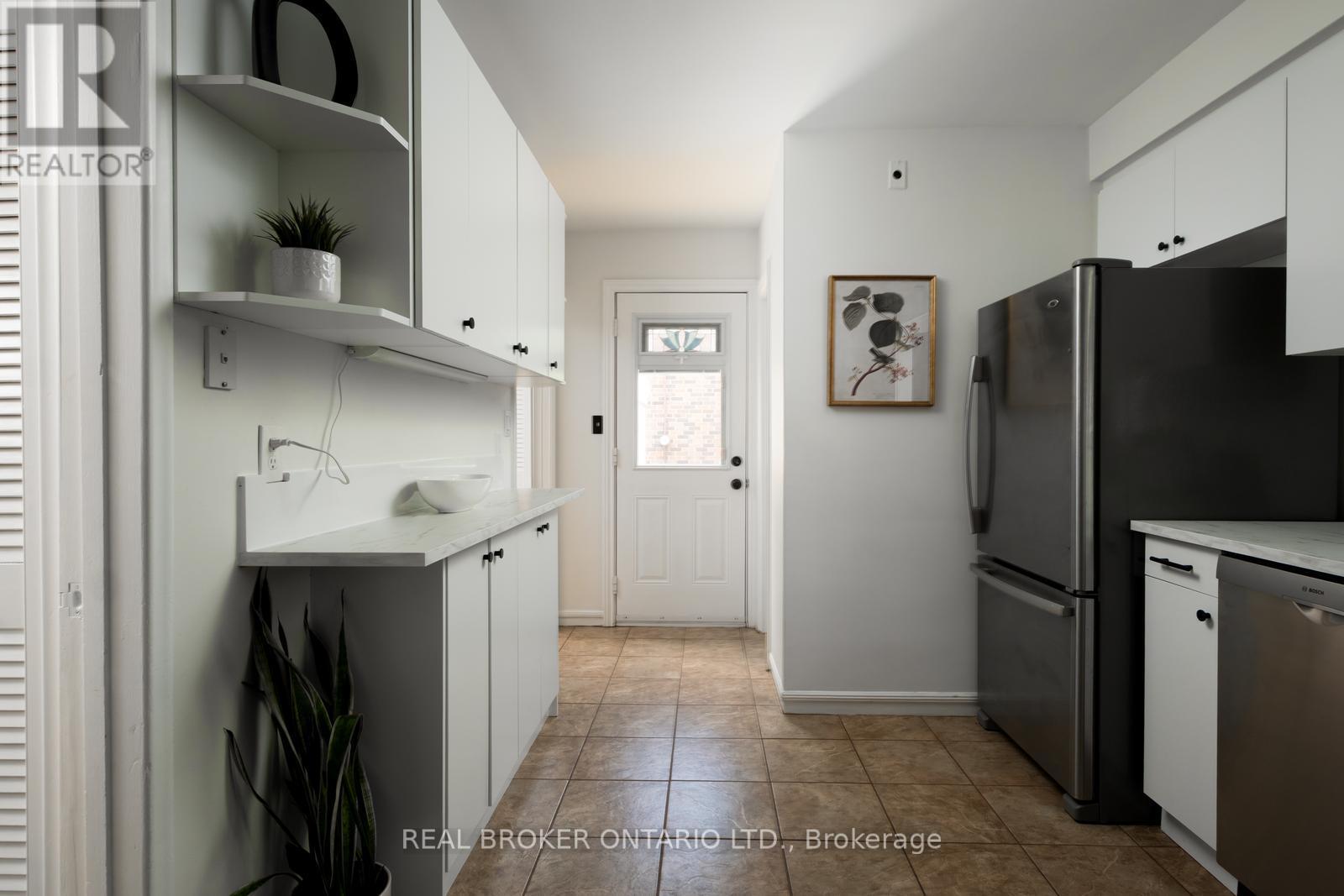 2194 Wedgewood Road, Mississauga, Ontario  L4Y 1V8 - Photo 9 - W12179680