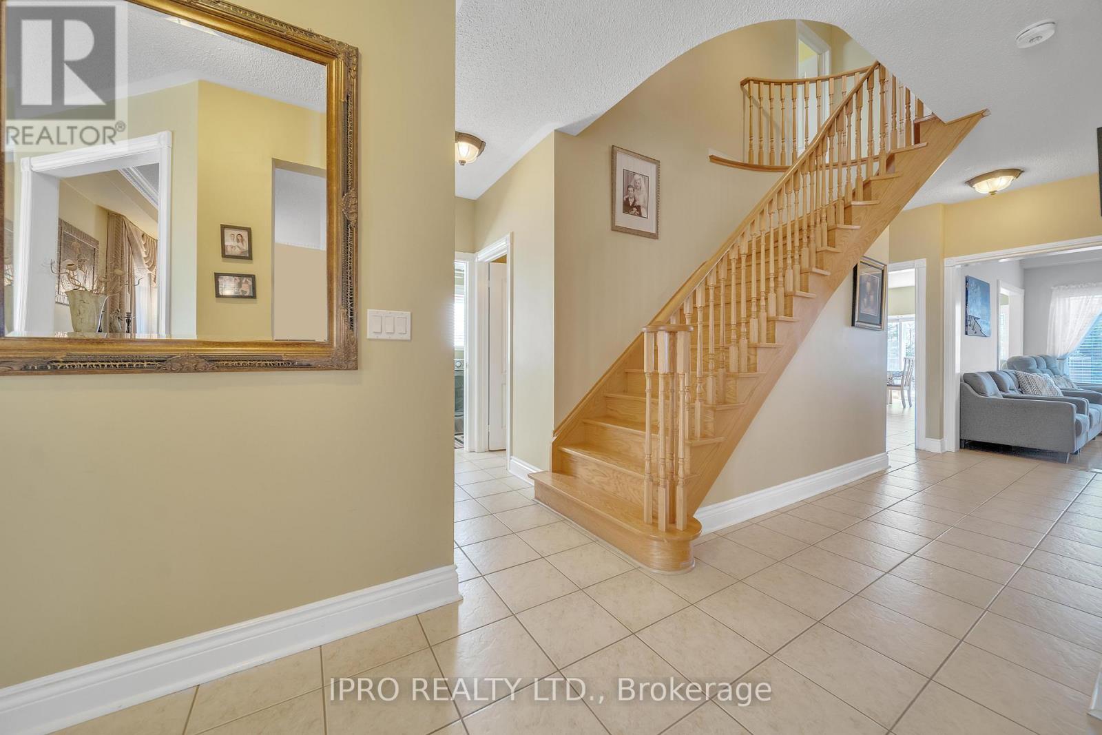 Main And 2nd Floor Only - 26 Beavervalley Drive, Brampton, Ontario  L7A 3L5 - Photo 10 - W12179701