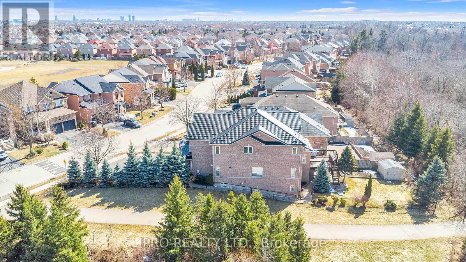 Main And 2nd Floor Only - 26 Beavervalley Drive, Brampton, Ontario  L7A 3L5 - Photo 4 - W12179701