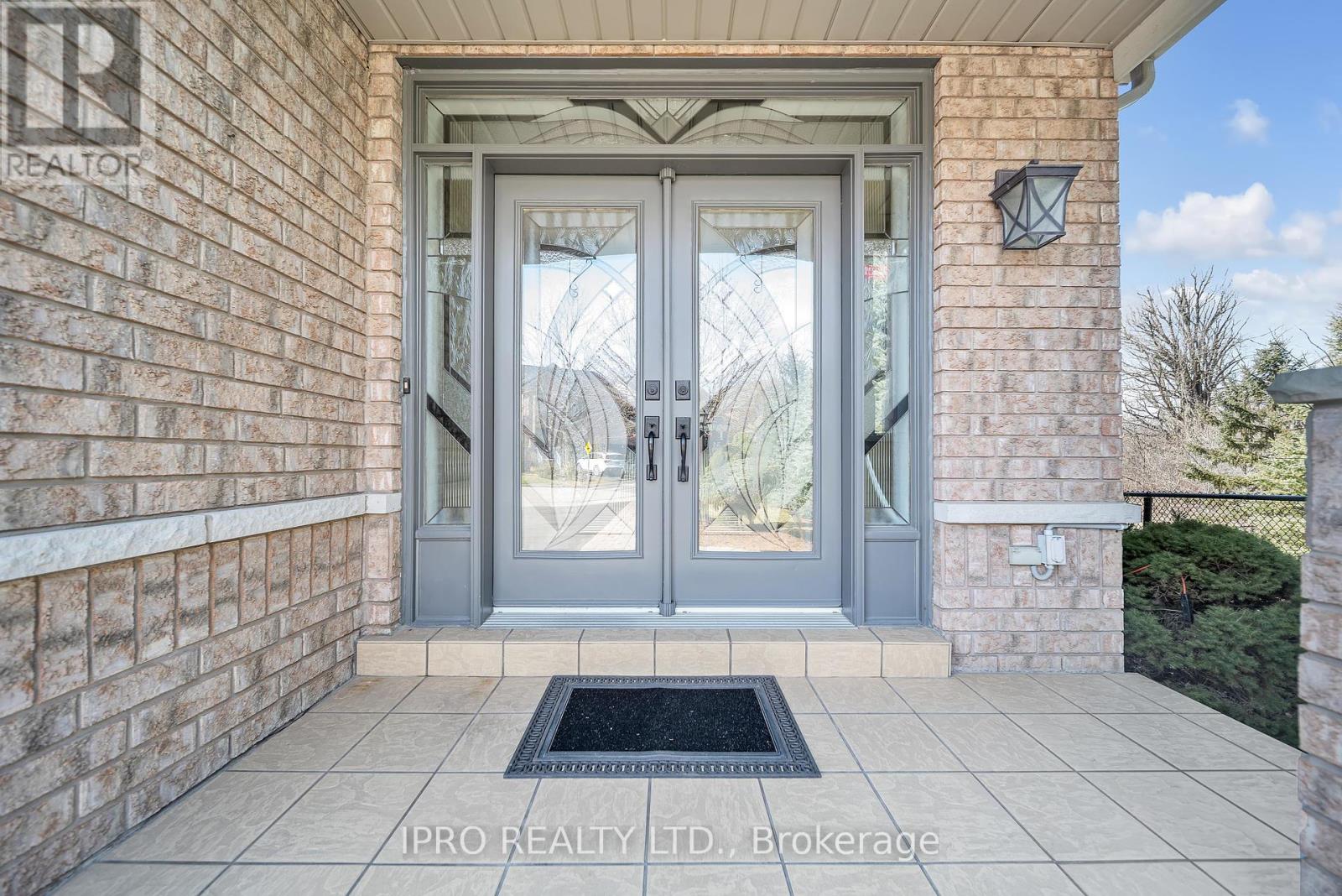 Main And 2nd Floor Only - 26 Beavervalley Drive, Brampton, Ontario  L7A 3L5 - Photo 7 - W12179701