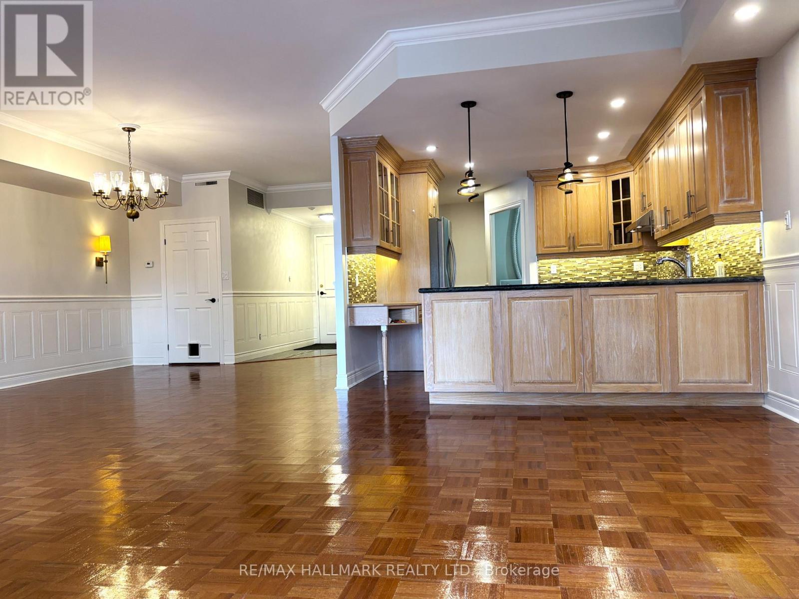 203 - 30 Anglesey Boulevard, Toronto, Ontario  M9A 3B5 - Photo 5 - W12179723