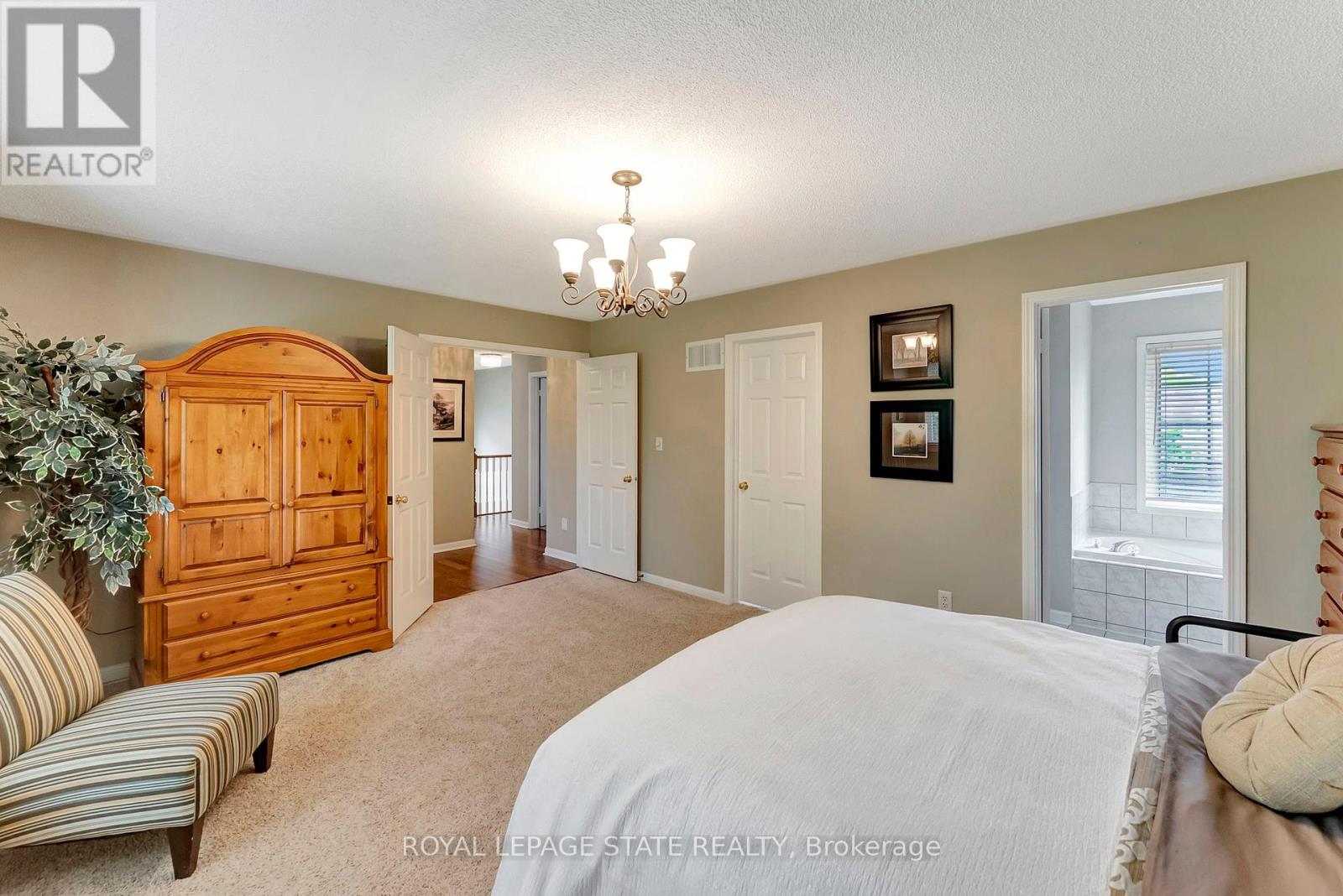 5973 Blue Spruce Avenue, Burlington, Ontario  L7L 6T9 - Photo 17 - W12179764