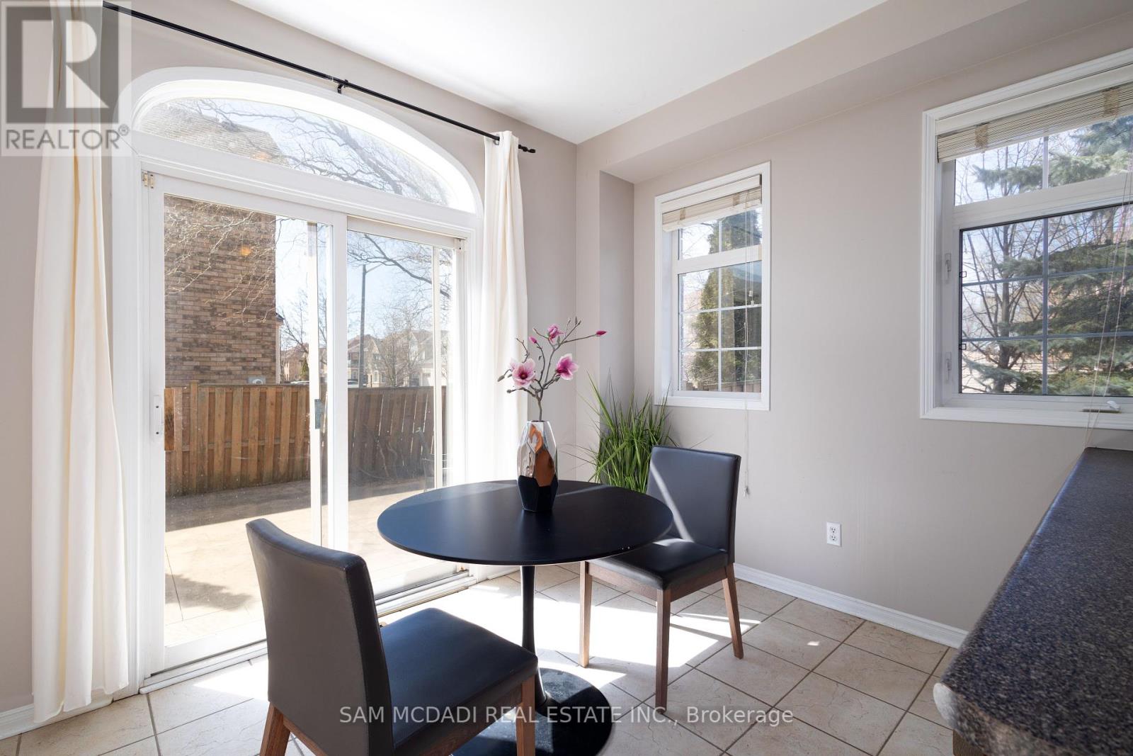 5494 Farmcote Drive, Mississauga, Ontario  L5M 6L5 - Photo 13 - W12179770