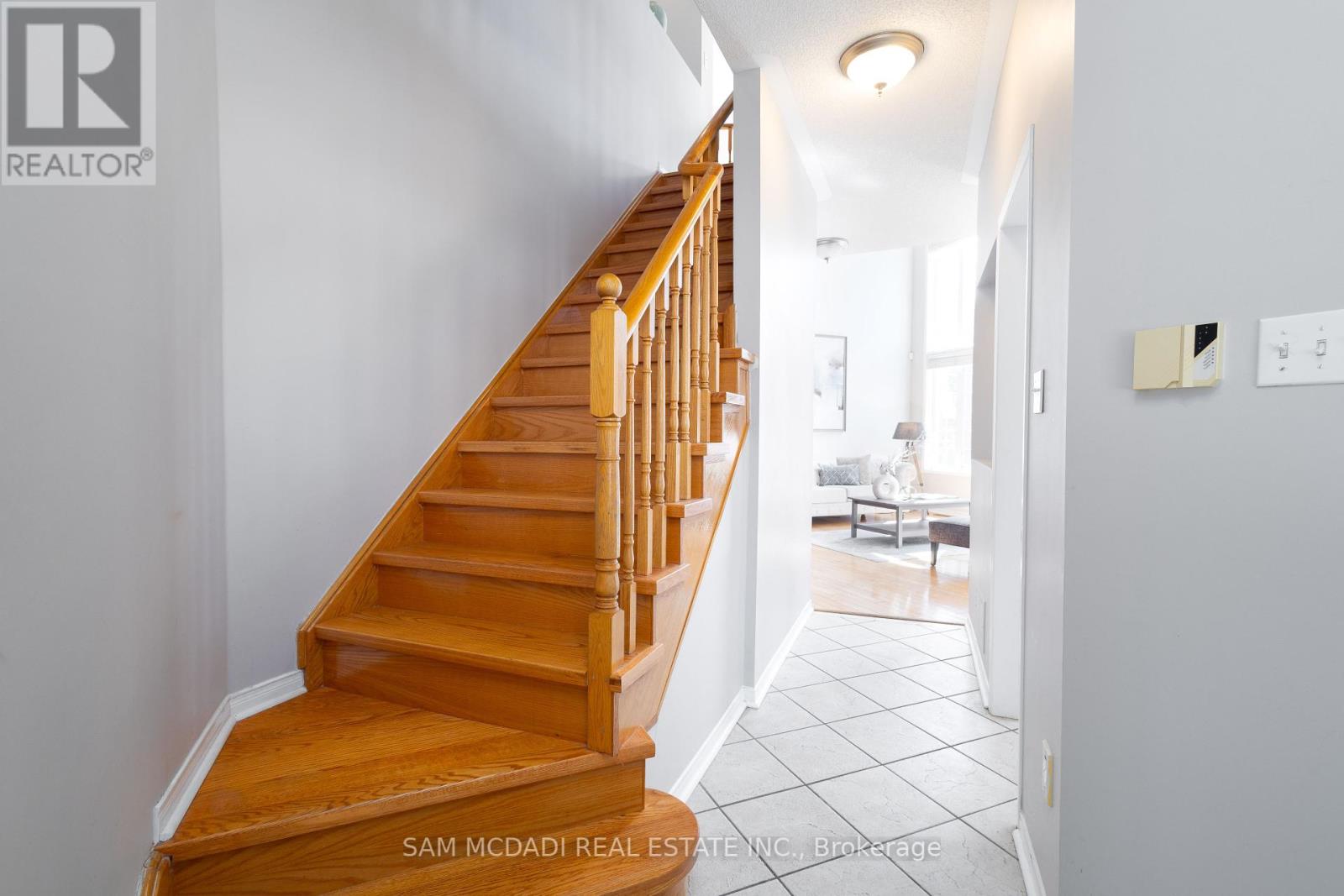 5494 Farmcote Drive, Mississauga, Ontario  L5M 6L5 - Photo 6 - W12179770
