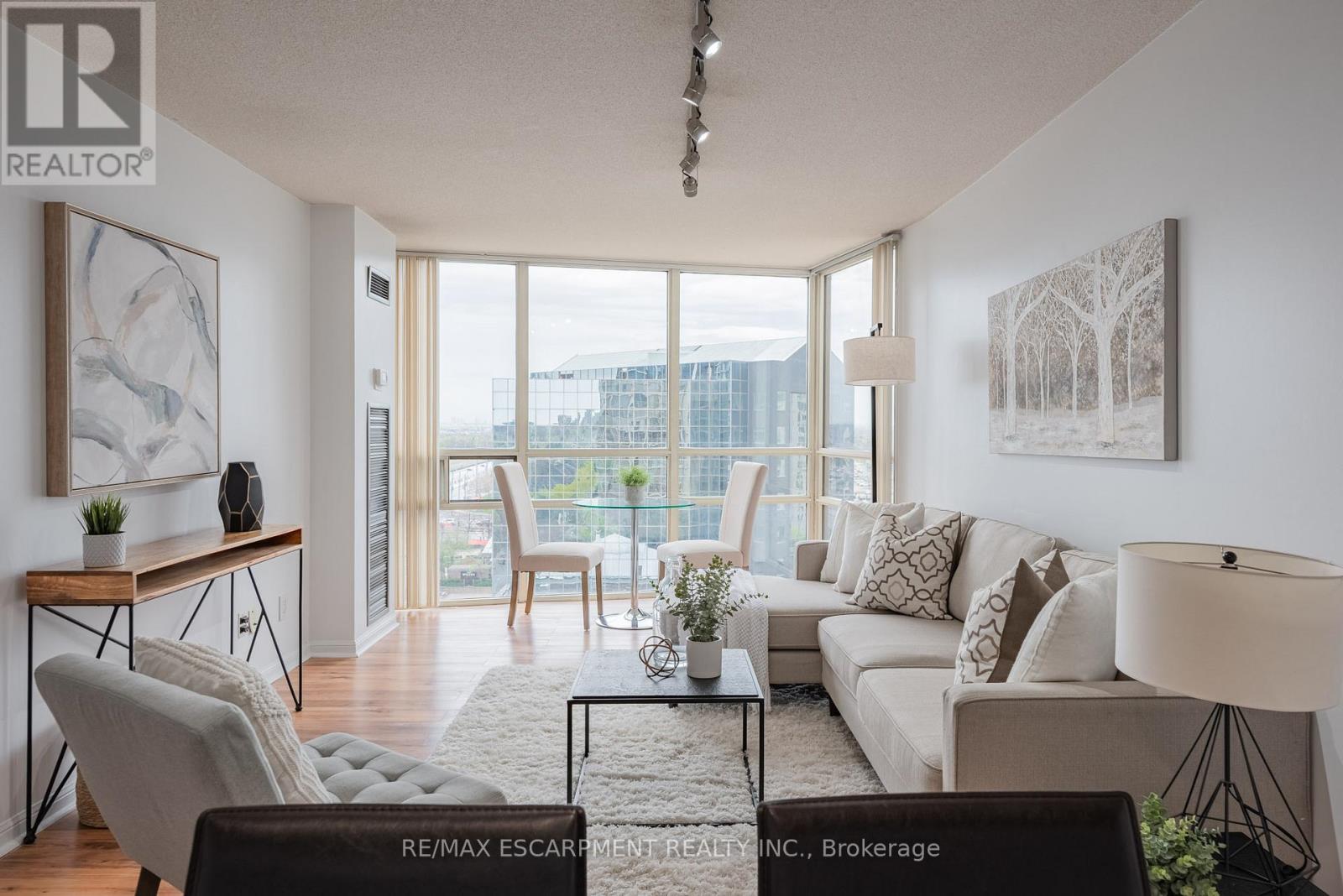 1002 - 50 Eglinton Avenue W, Mississauga, Ontario  L5R 3P5 - Photo 10 - W12179797