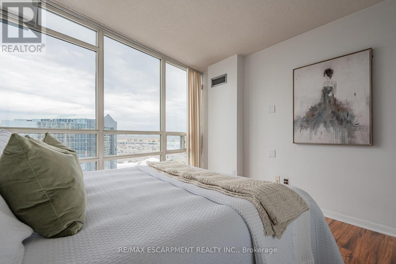 1002 - 50 Eglinton Avenue W, Mississauga, Ontario  L5R 3P5 - Photo 19 - W12179797
