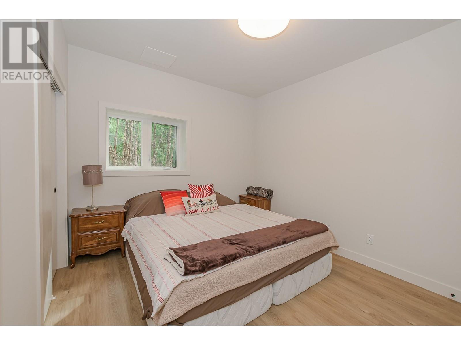 7750 Golf Course Road, Anglemont, British Columbia  V0E 1M8 - Photo 33 - 10344080