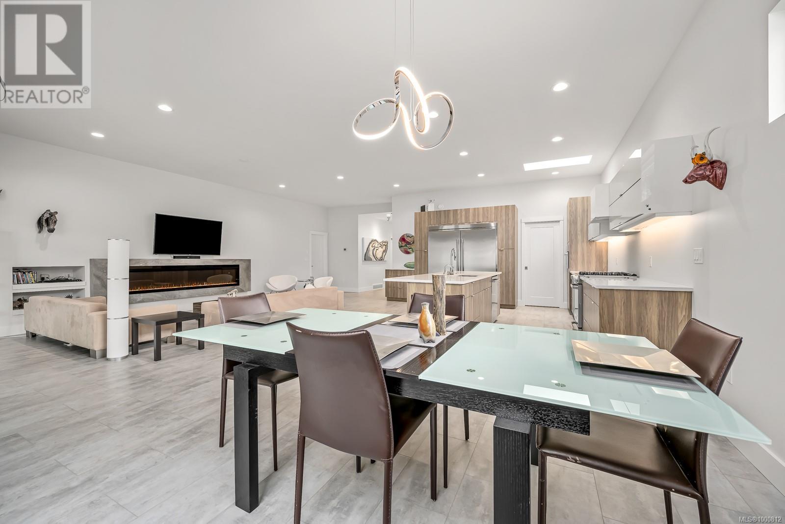 Property at 83 Grayhawk Pl image 3