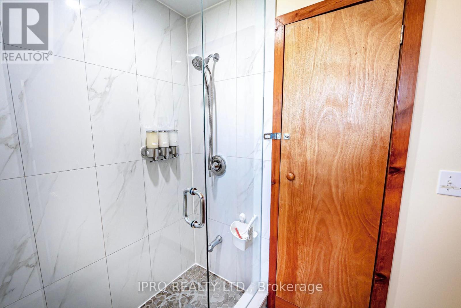 157 Tyrolean Lane, Blue Mountains, Ontario  L9Y 0N3 - Photo 31 - X12179788
