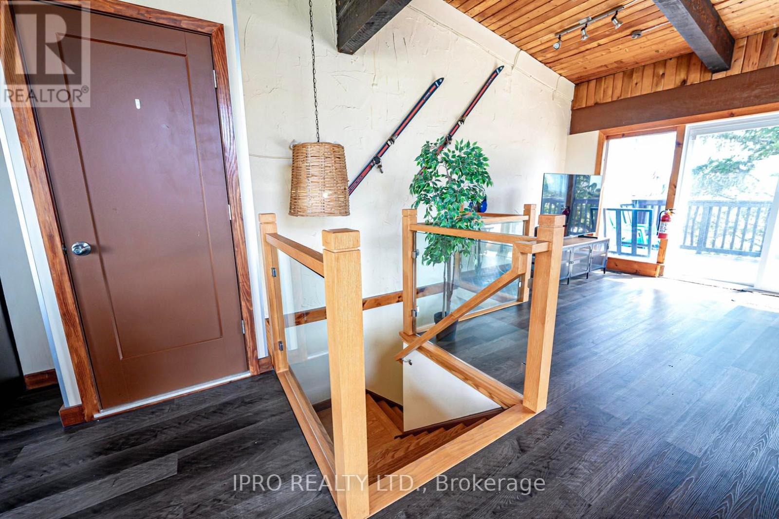 157 Tyrolean Lane, Blue Mountains, Ontario  L9Y 0N3 - Photo 7 - X12179788
