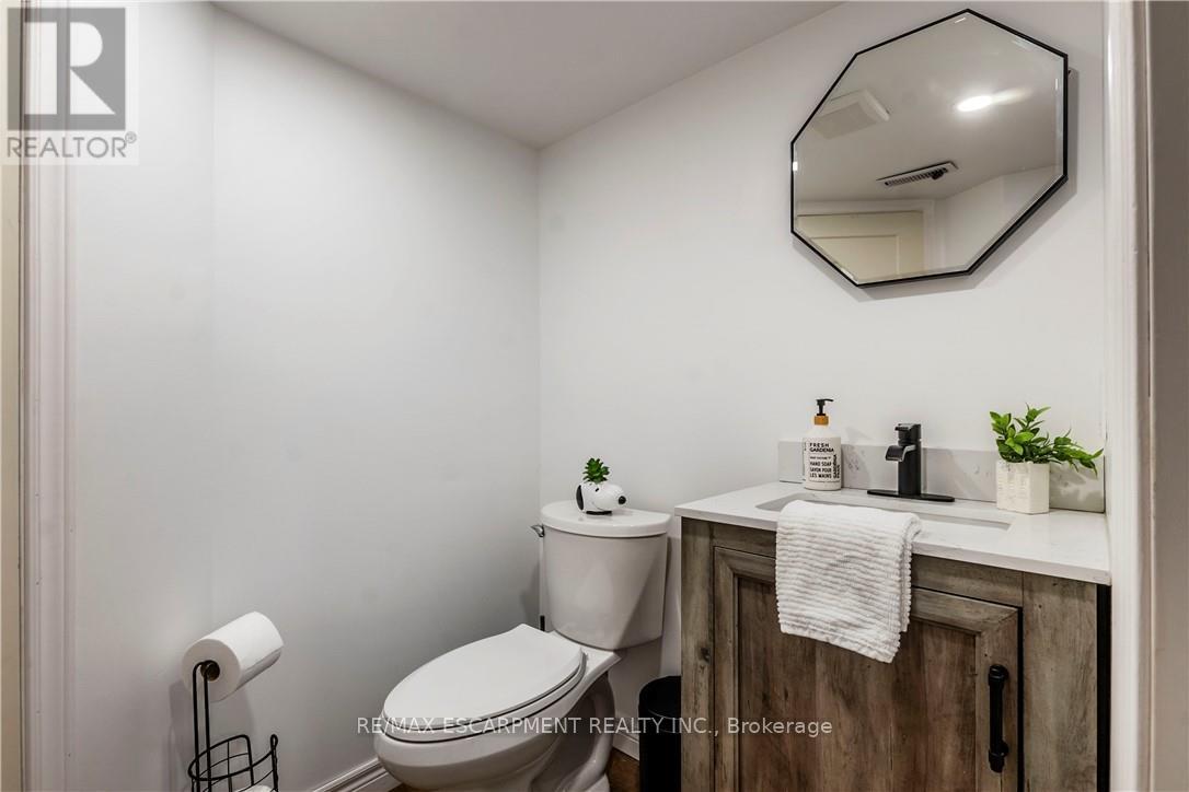 75 Mcelroy Road E, Hamilton, Ontario  L9A 1Y7 - Photo 24 - X12179792