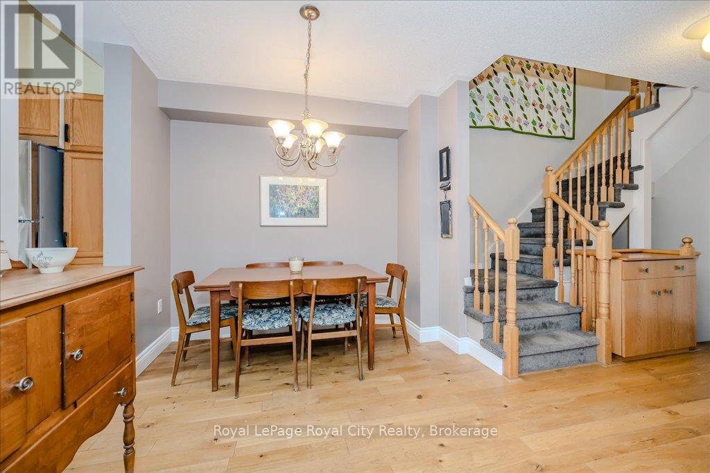 816 Village Green Boulevard, Mississauga, Ontario  L5E 3H8 - Photo 9 - W12179818