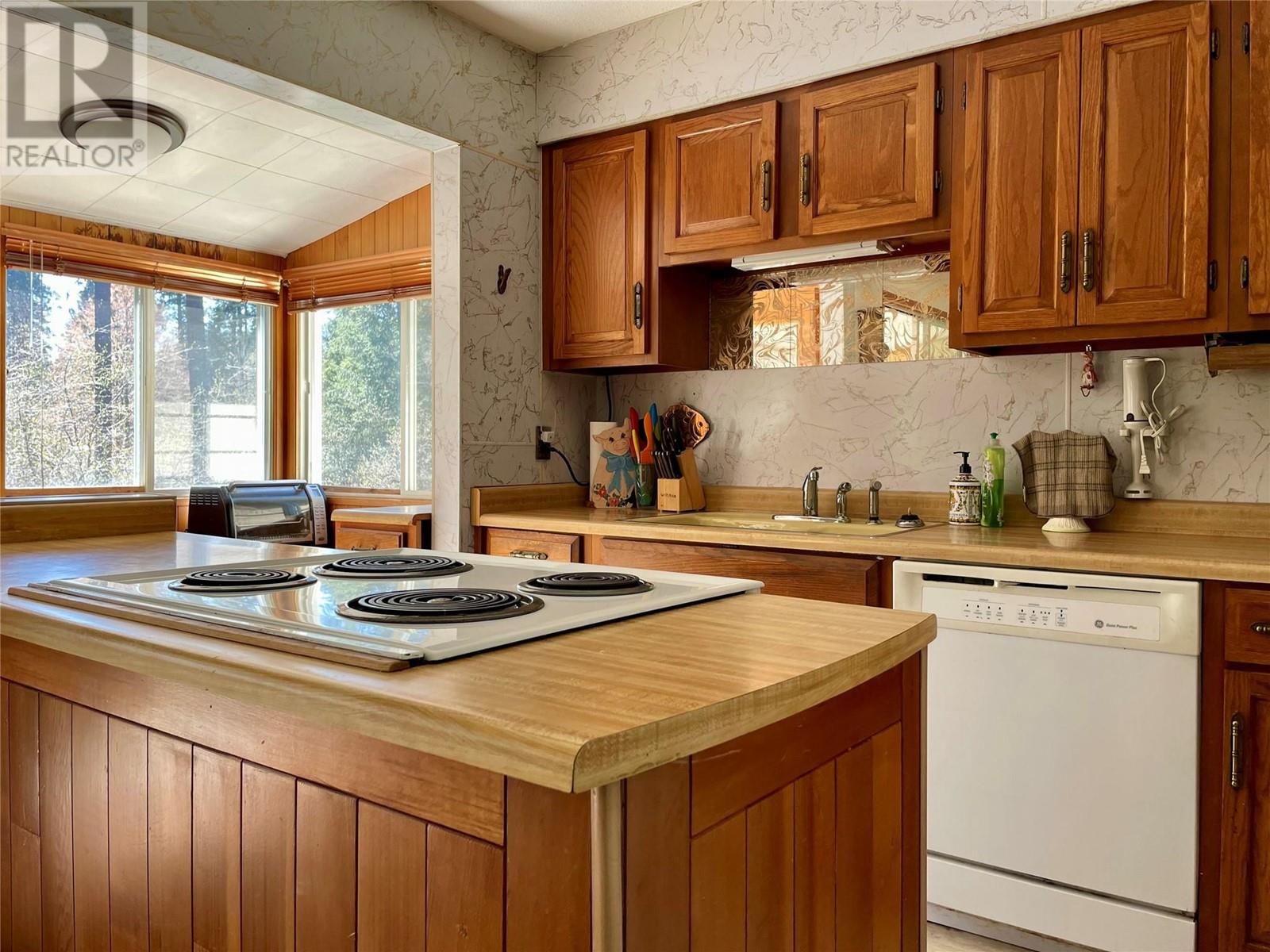 1524 Burger Road, Christina Lake, British Columbia  V0H 1E0 - Photo 3 - 10344293