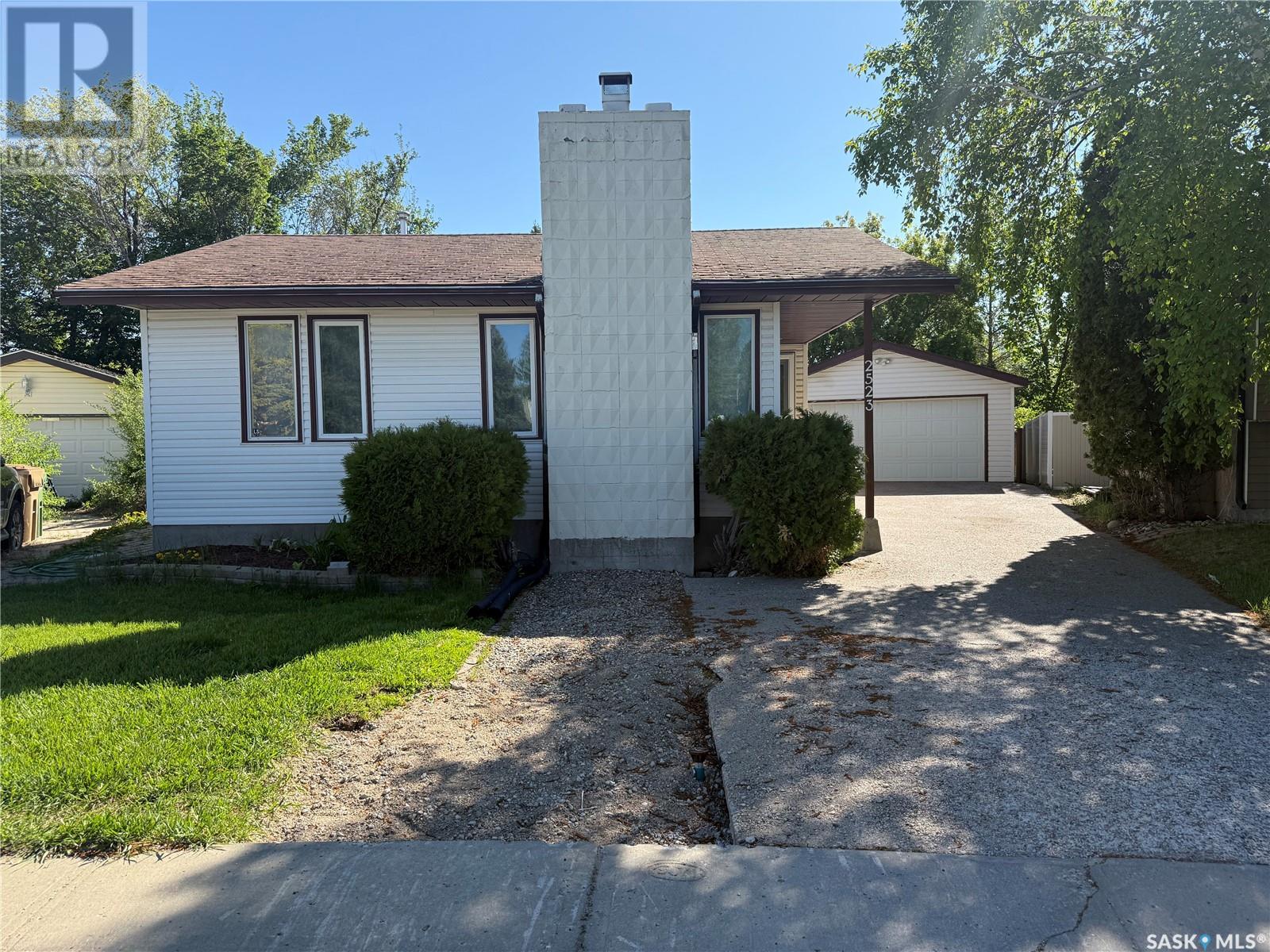 Bay 2523 Griffin BAY E, Regina, Saskatchewan