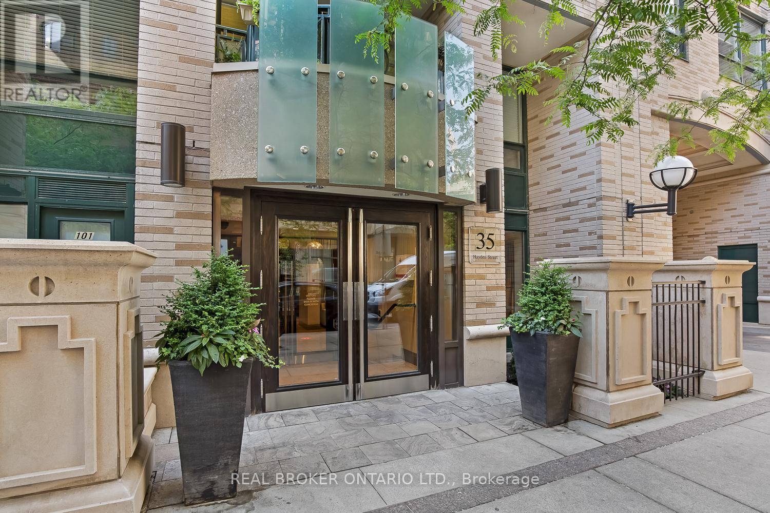 807 - 35 HAYDEN STREET E, Toronto, Ontario