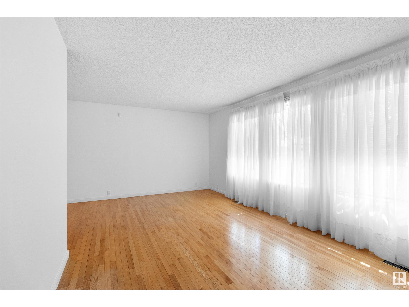 Property at 4120 135 AV NW image 5