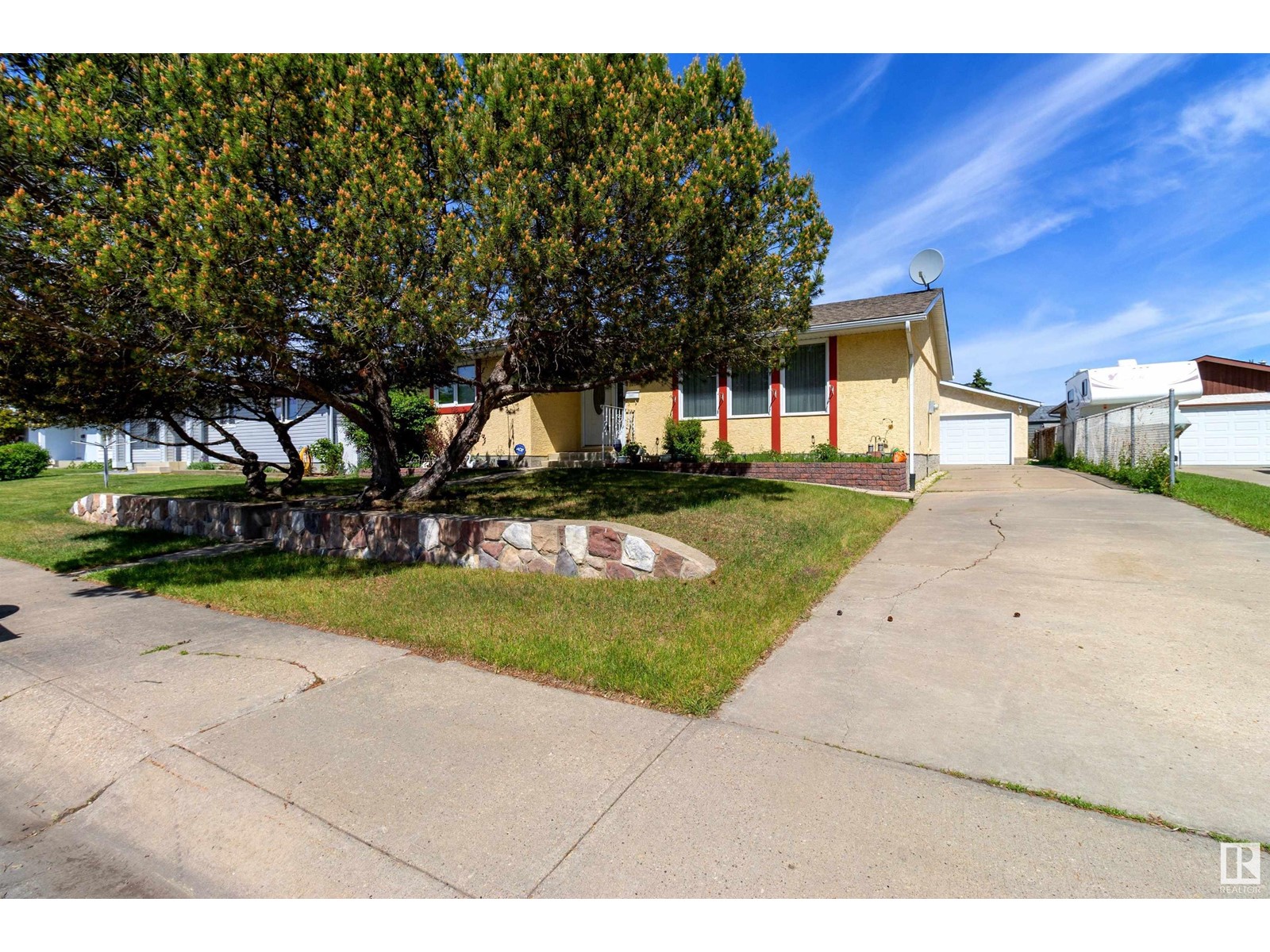 4120 135 Av Nw, Edmonton, Alberta  T5A 2N7 - Photo 2 - E4438949