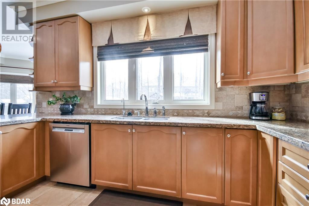 38 Camelot Square, Barrie, Ontario  L4M 0C3 - Photo 8 - 40734907