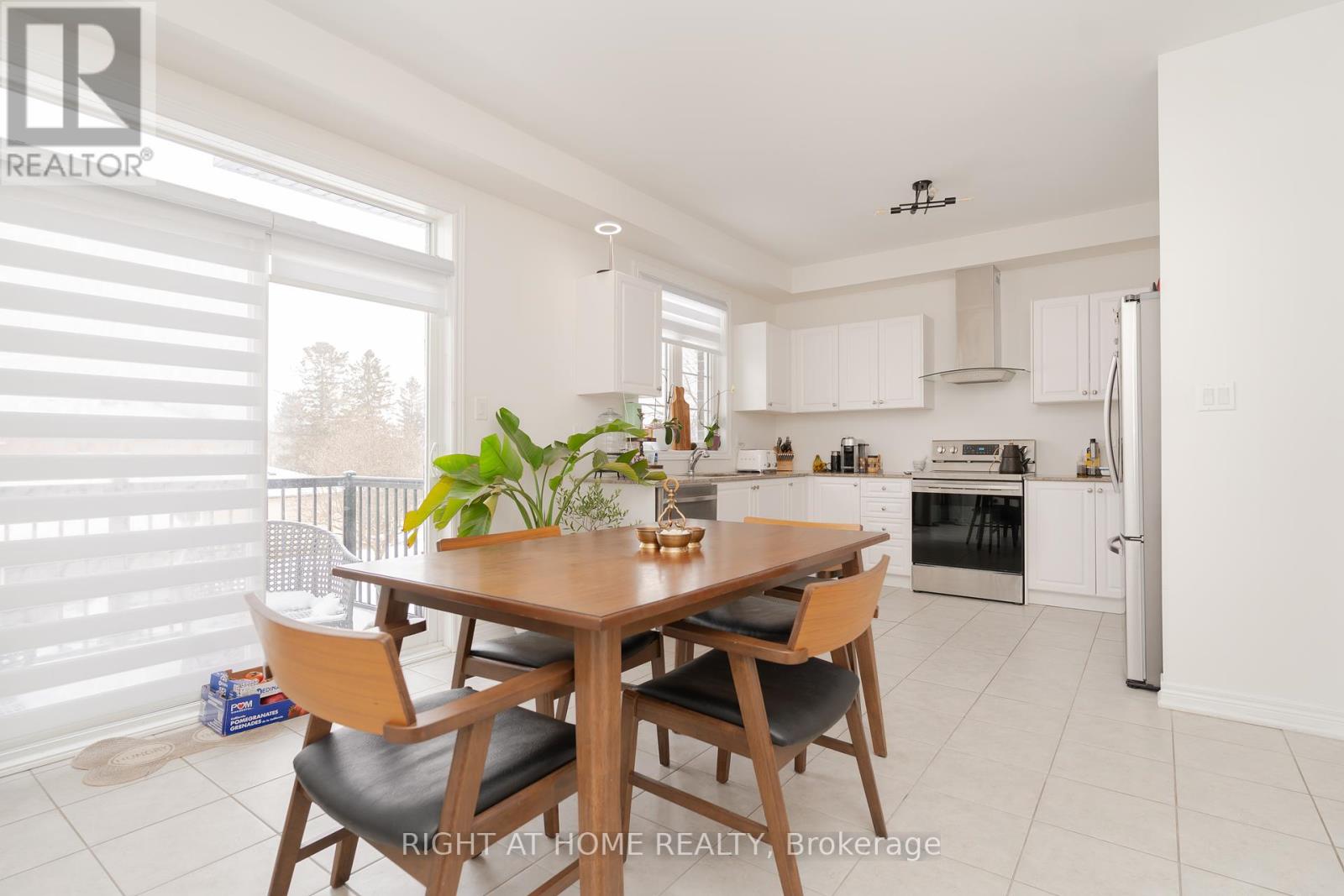 12 Globemaster Lane, Richmond Hill (Oak Ridges), Ontario  L4E 1H3 - Photo 8 - N12179817