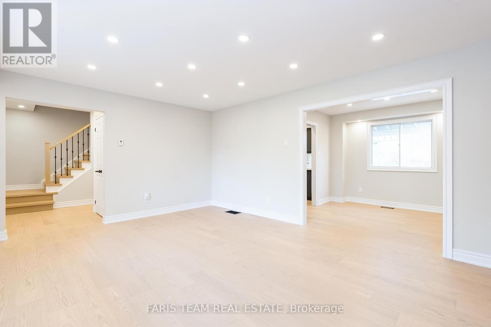 53 Varden Avenue, Barrie, Ontario  L4M 4P4 - Photo 13 - S12179820