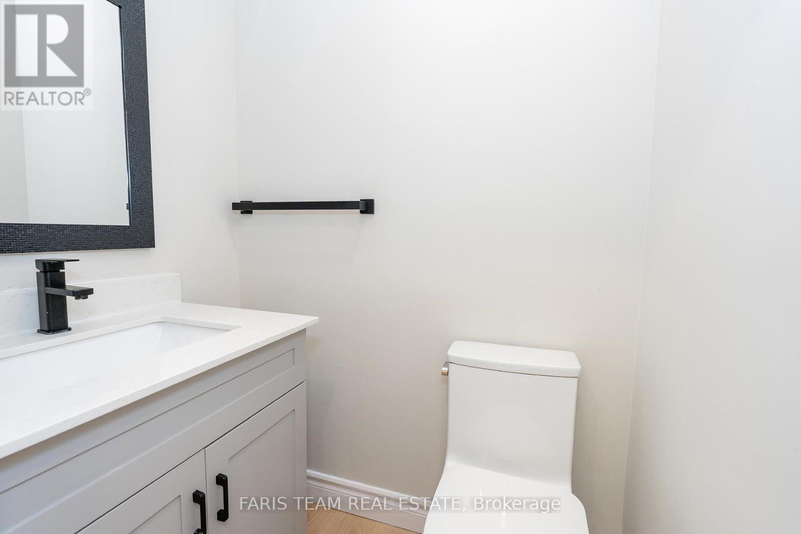 53 Varden Avenue, Barrie, Ontario  L4M 4P4 - Photo 14 - S12179820