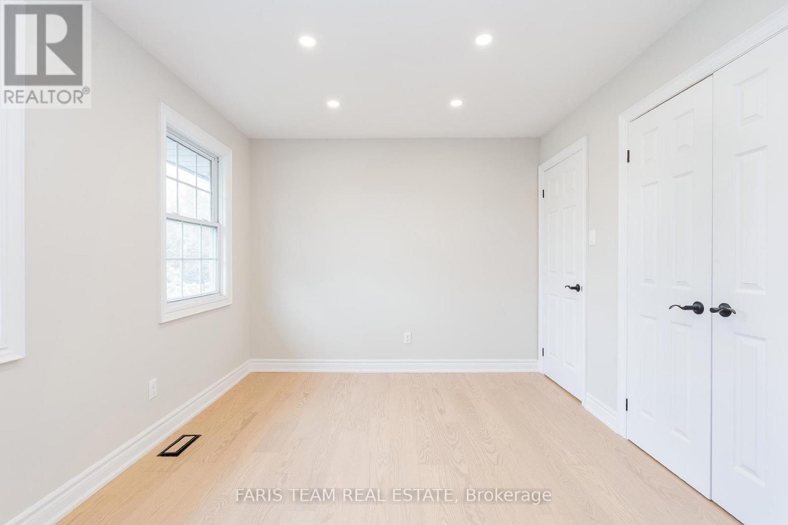 53 Varden Avenue, Barrie, Ontario  L4M 4P4 - Photo 16 - S12179820