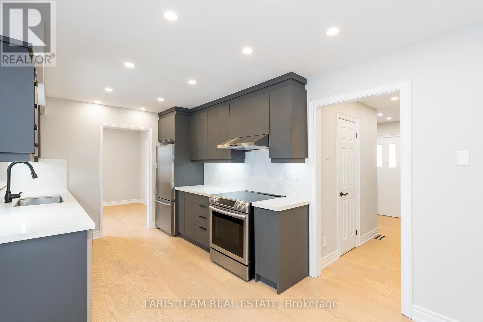 53 Varden Avenue, Barrie, Ontario  L4M 4P4 - Photo 6 - S12179820