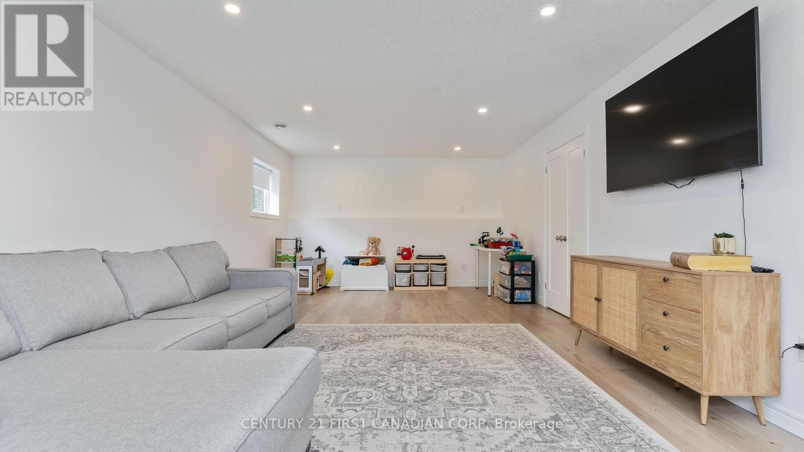 246 South Street, Southwest Middlesex, Ontario  N0L 1M0 - Photo 27 - X12179912