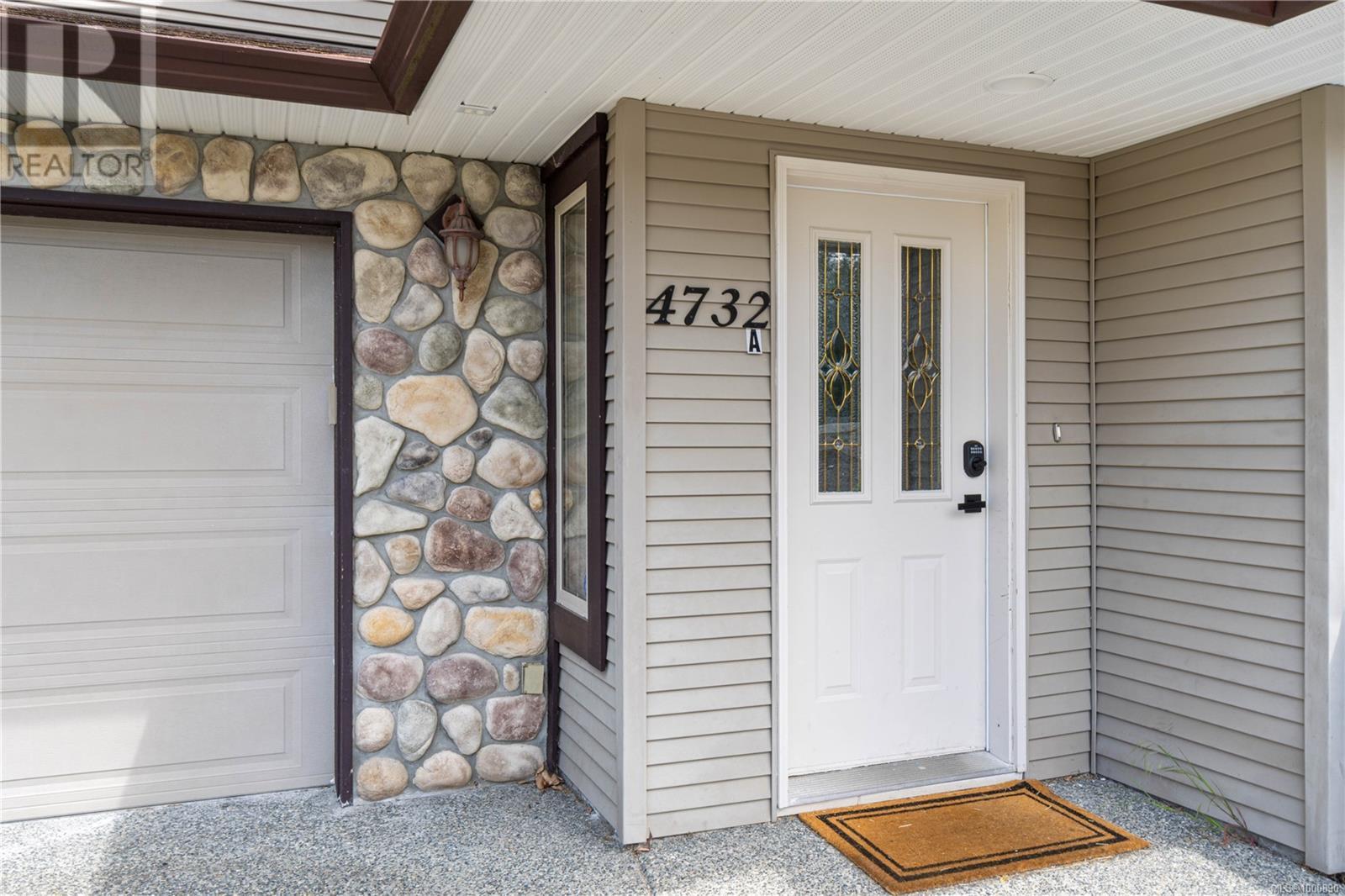 Property at 4732 Fairbrook Cres image 5