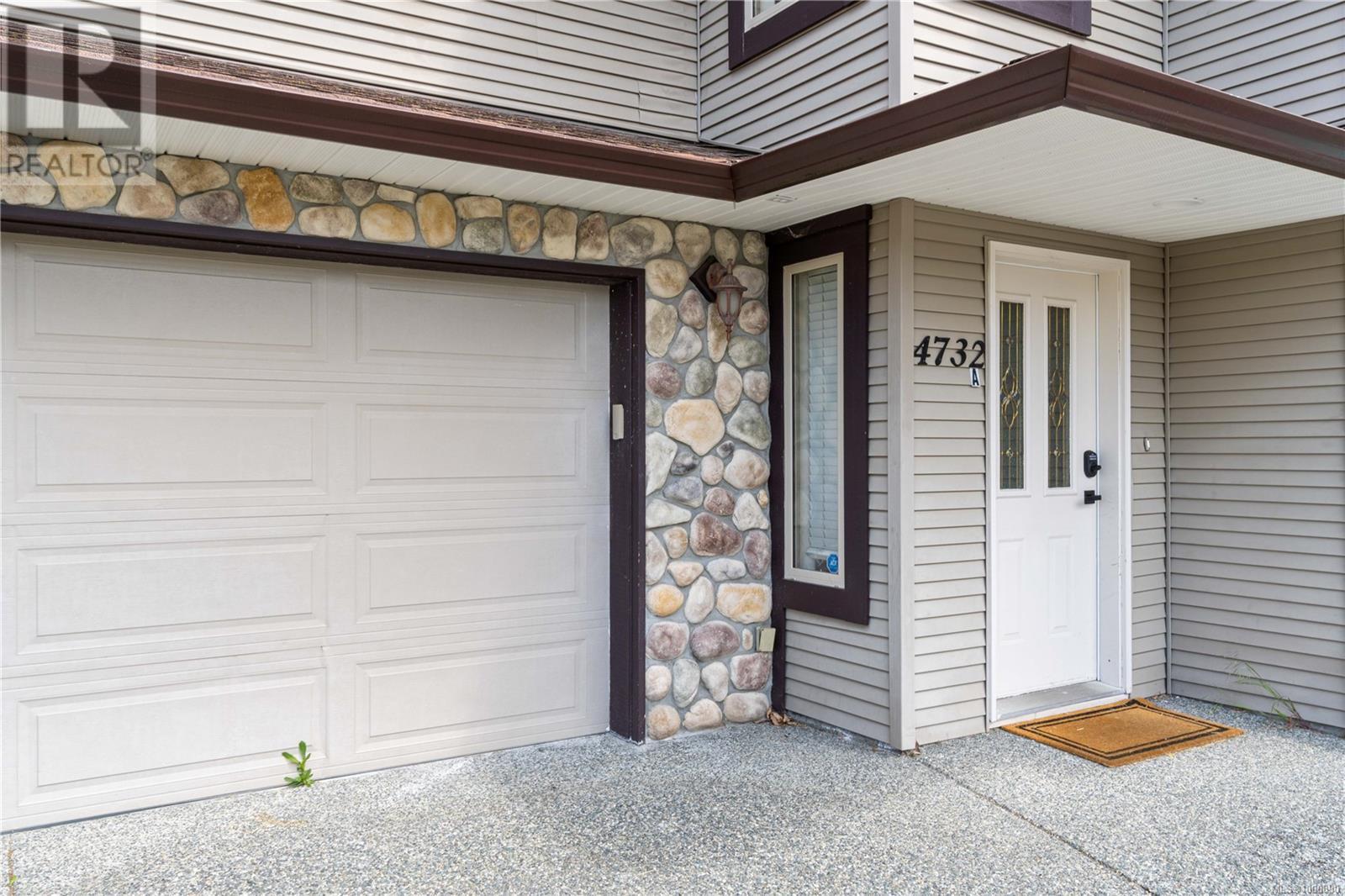 Property at 4732 Fairbrook Cres image 4