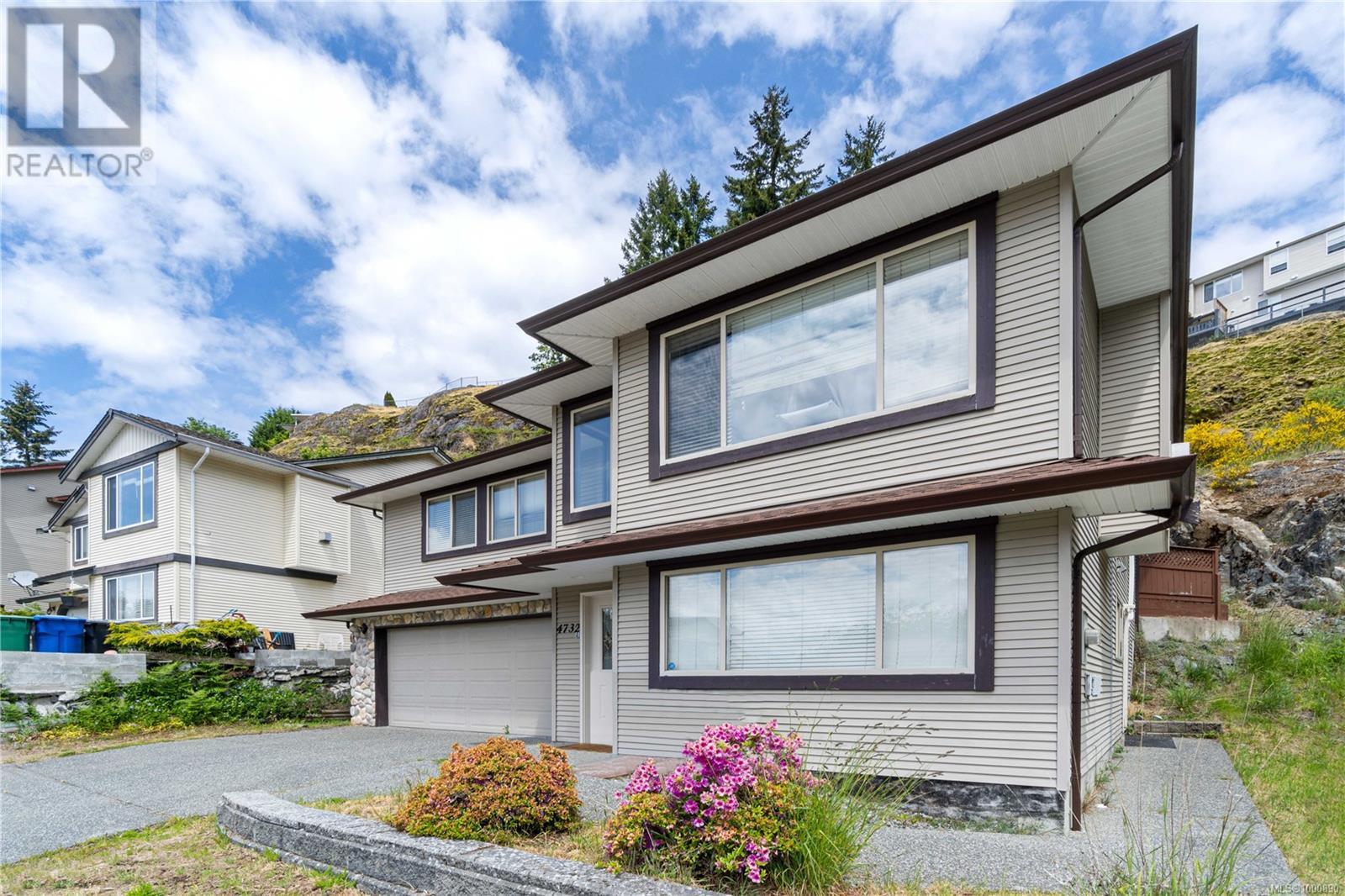 Property at 4732 Fairbrook Cres image 3
