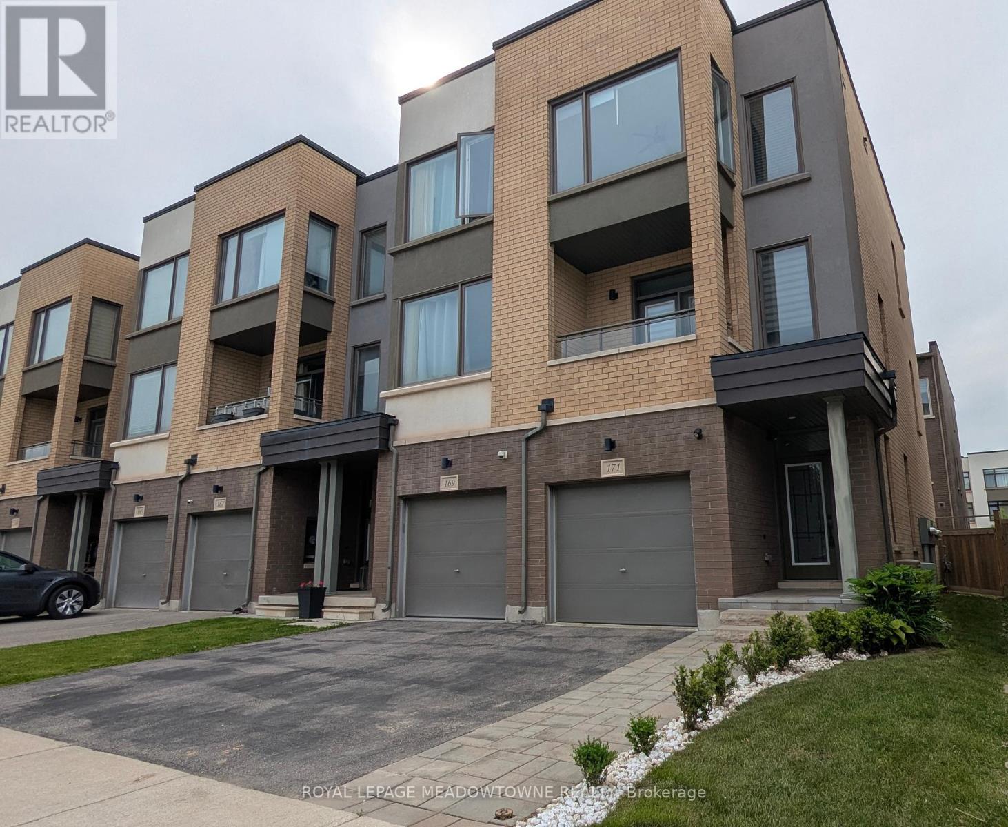 171 Huguenot Road, Oakville, Ontario  L6H 7C3 - Photo 1 - W12179857