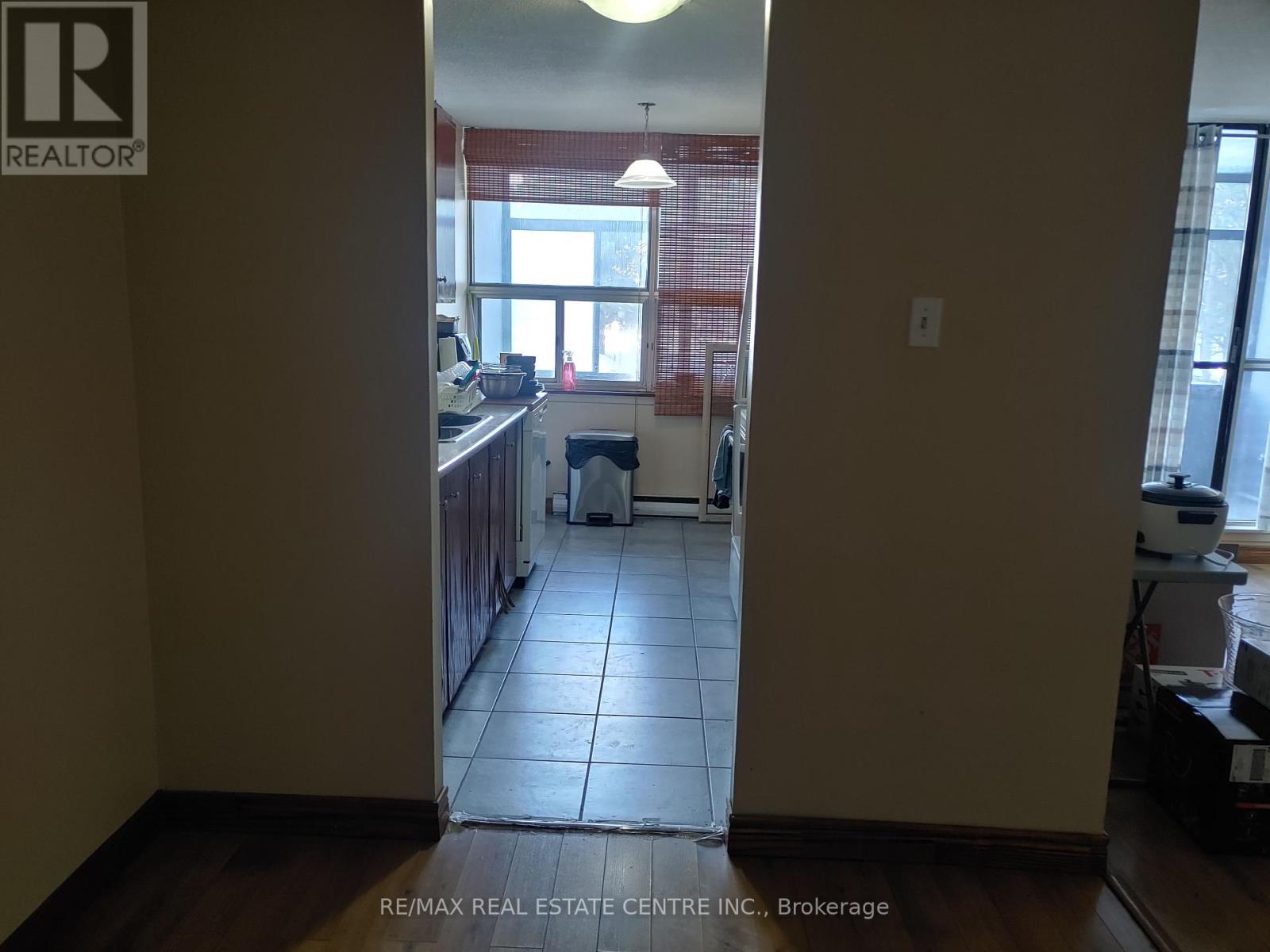 209 - 15 Kensington Road, Brampton, Ontario  L6T 3W2 - Photo 5 - W11970441