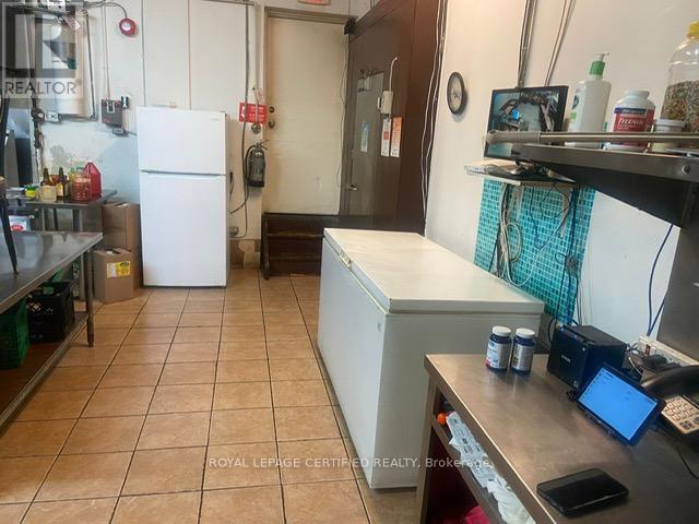 354 Main St West, Hamilton, Ontario  L8P 1K3 - Photo 9 - X12179813
