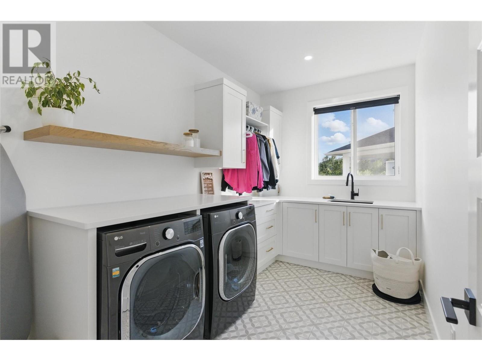 2744 BEACHMOUNT Crescent, Kamloops, BC V2B0E6