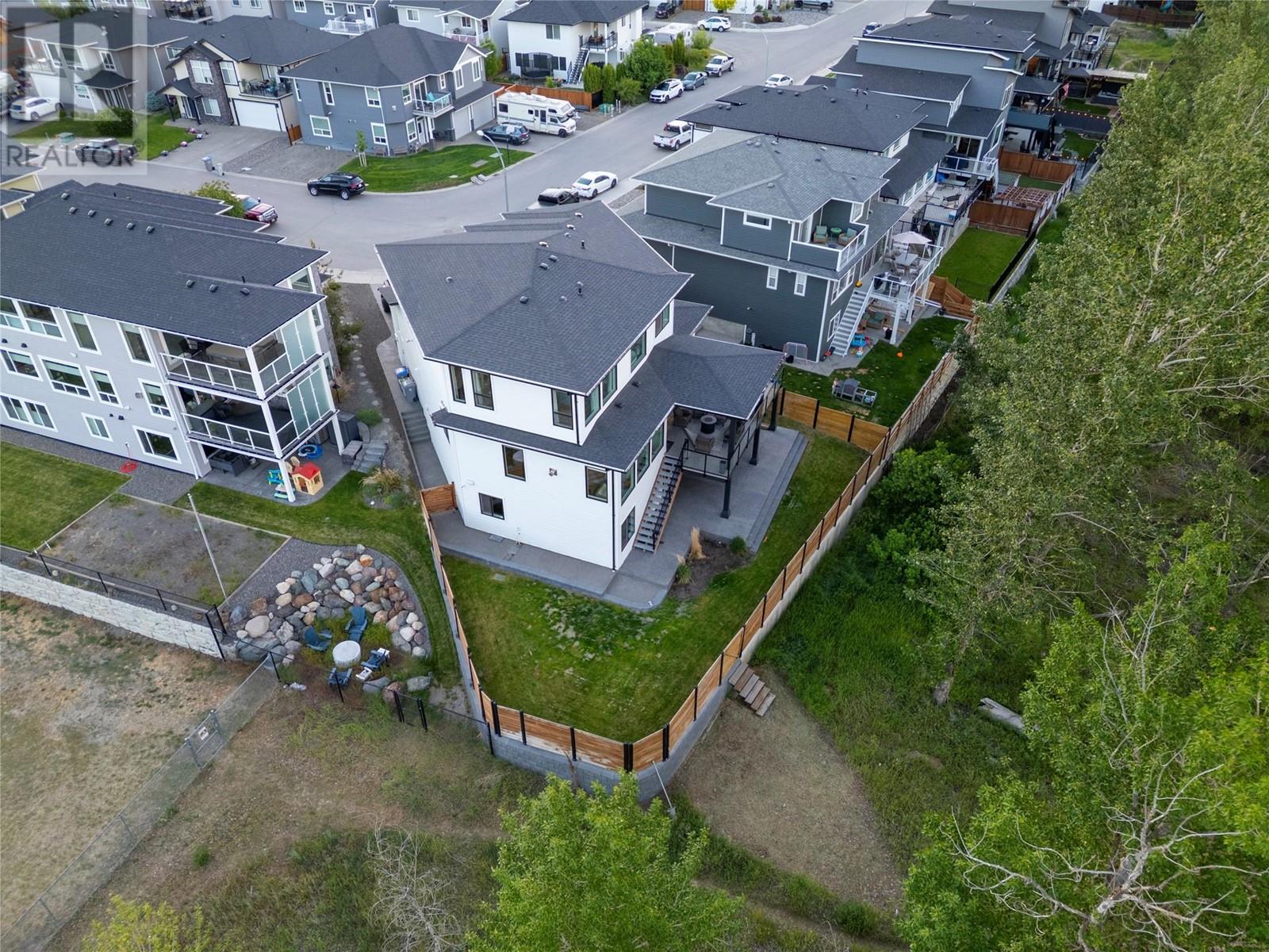 2744 BEACHMOUNT Crescent, Kamloops, BC V2B0E6