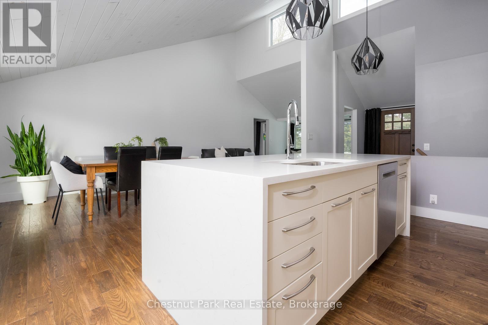 2890 Nottawasaga Conc 10 N, Clearview, Ontario  L9Y 3Y9 - Photo 10 - S12179935