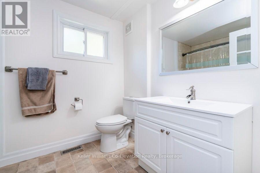 9 Beechcroft Circle, Barrie, Ontario  L4M 4Y4 - Photo 15 - S12179949