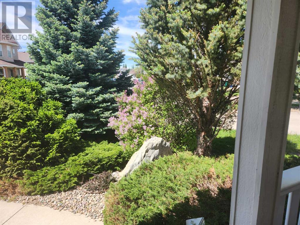 Property at 29 Blackfoot Crescent W image 4